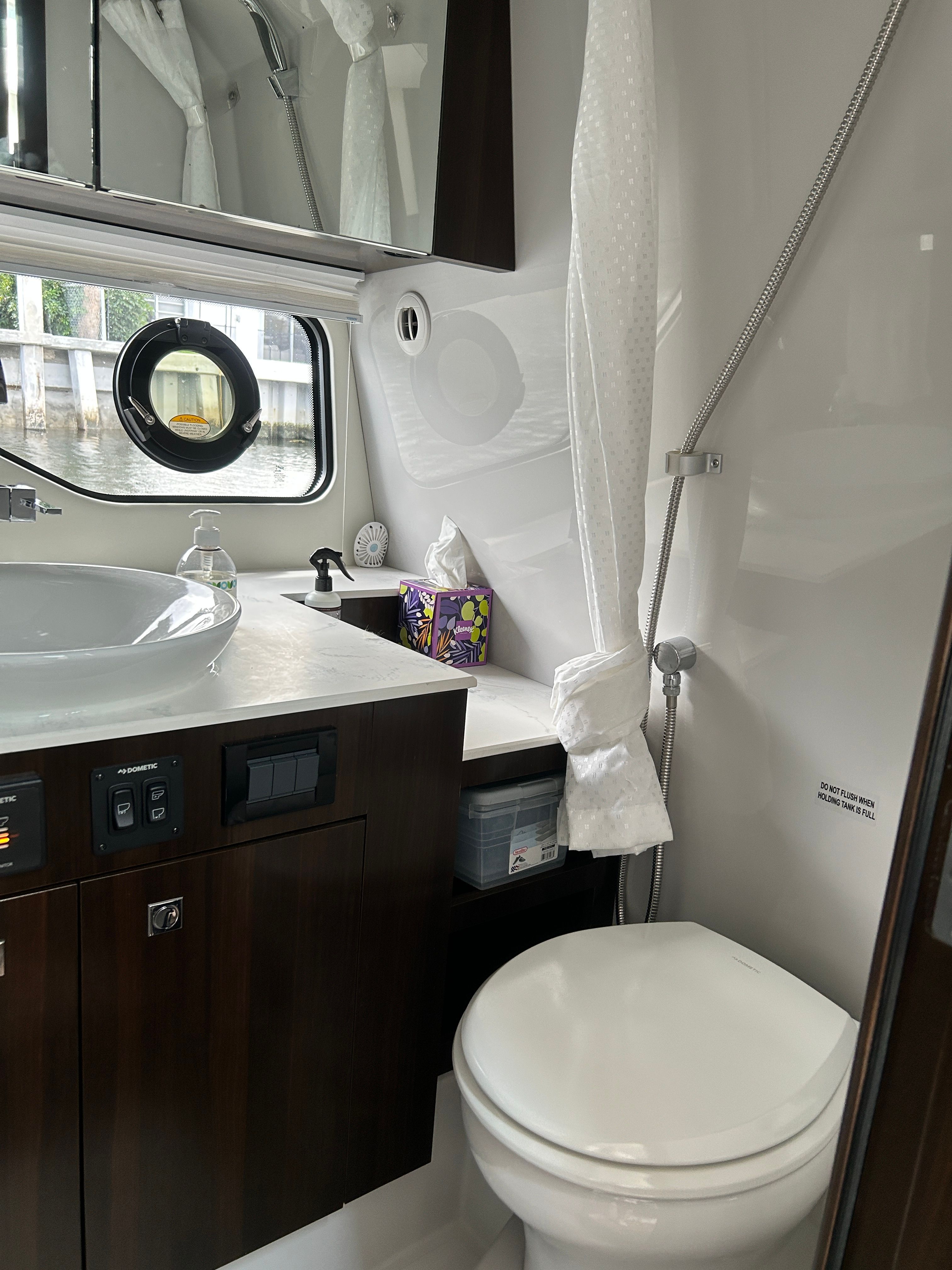 2023 Cruisers Yachts 38 GLS OB - 12