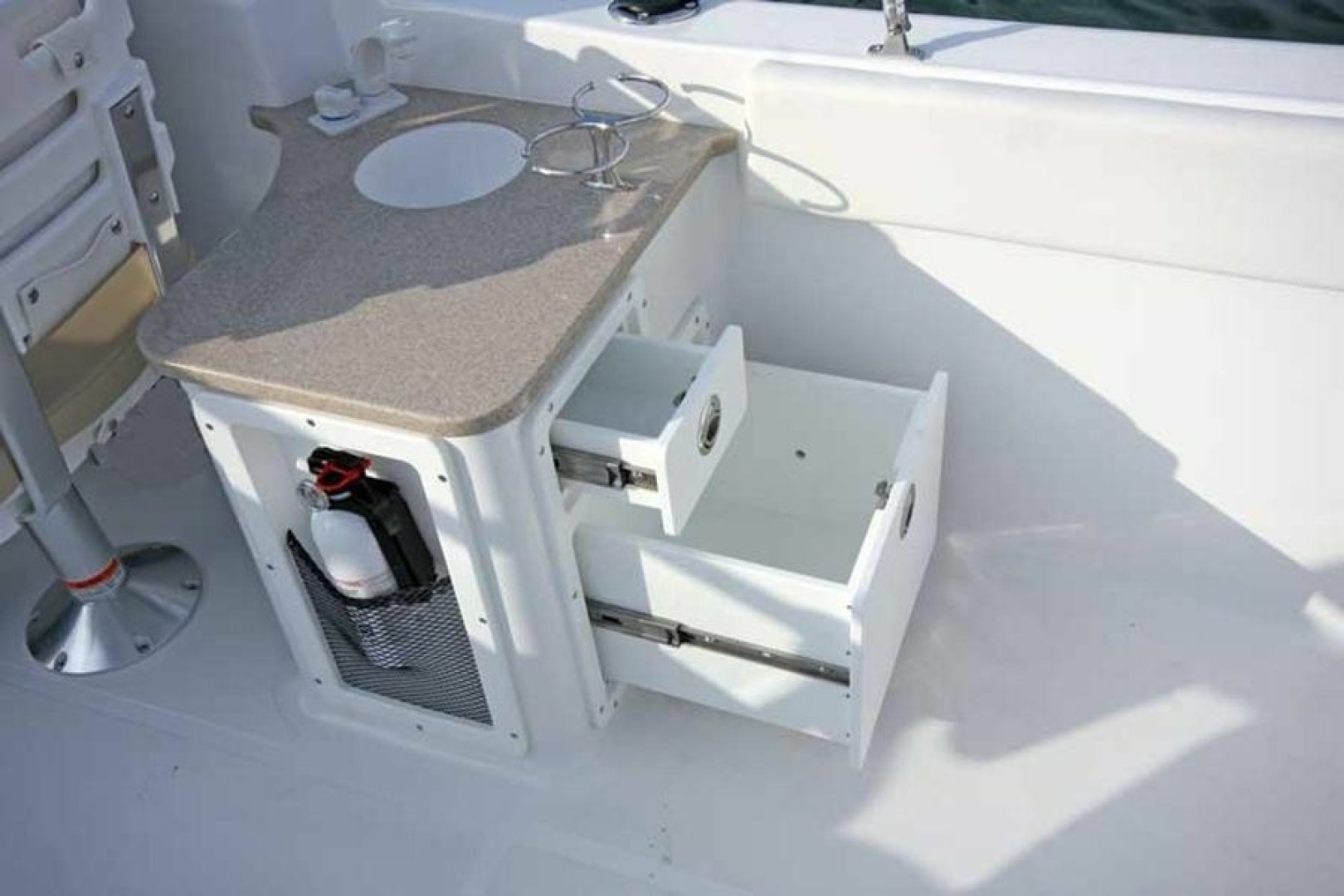 2013 Sea Hunt Escape 234 LE - Image 7
