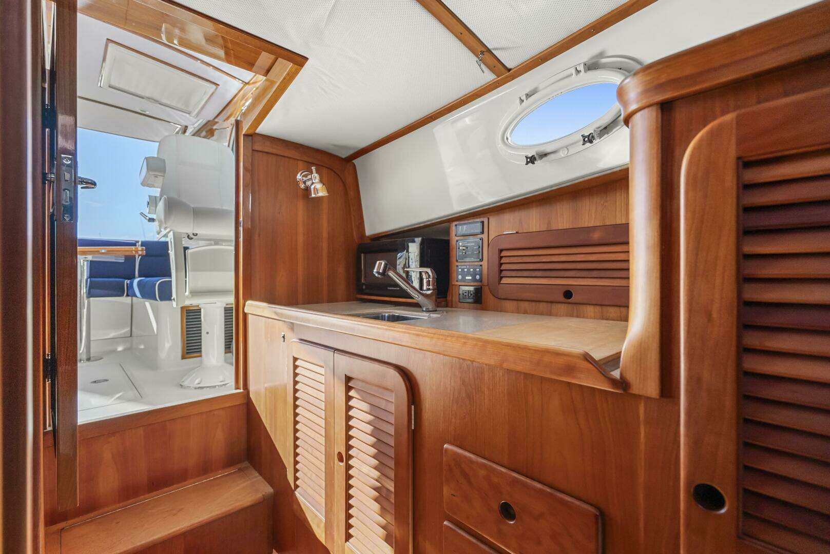 2007 Hinckley Hinckley Picnic Boat 36 EP - Image 15