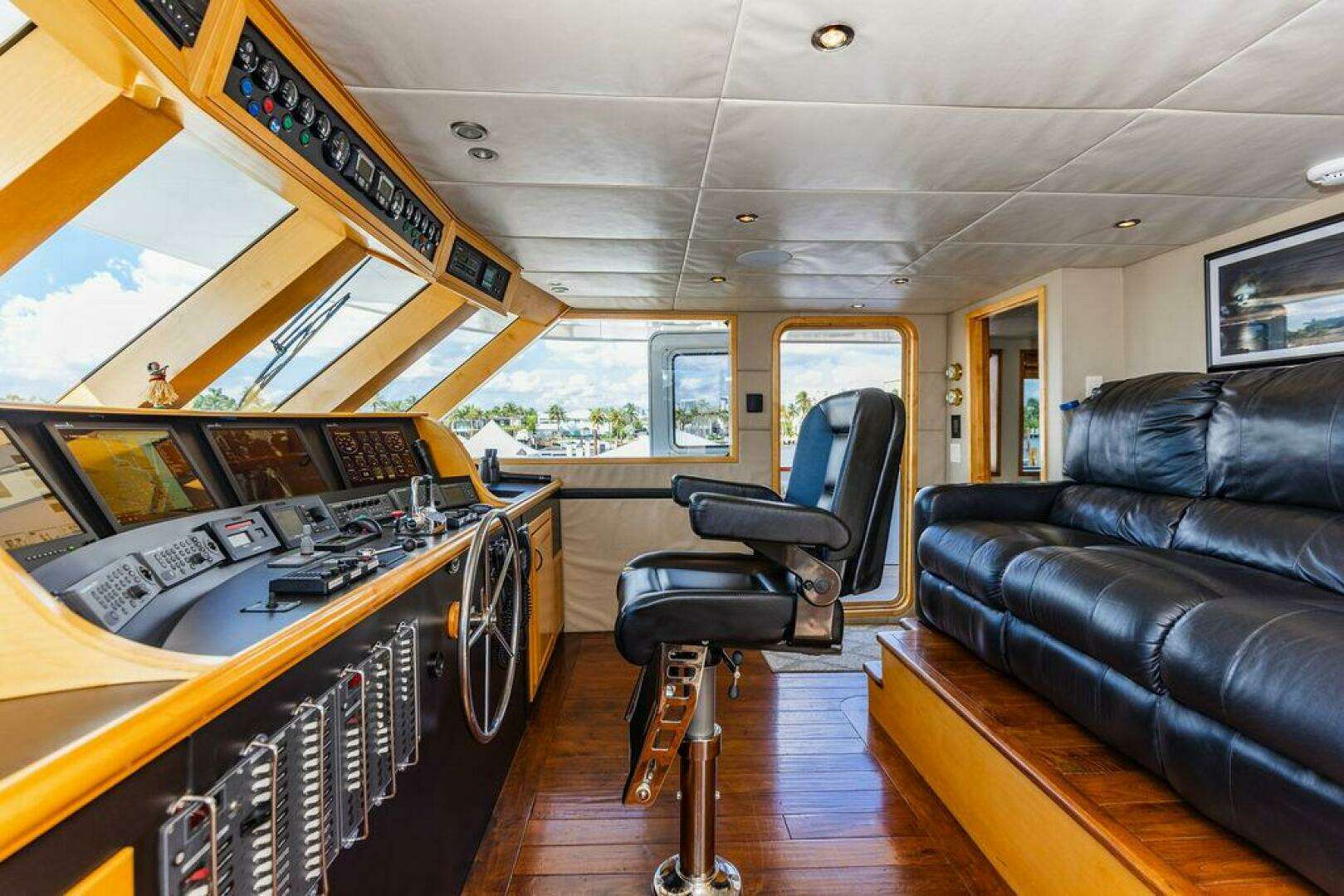 2009 Crystal Yachts Enclosed Pilothouse - Image 25