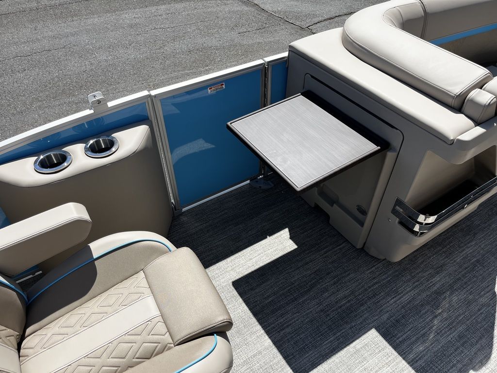 2025 Bennington 22 M Fastback - Quad Bench - 22