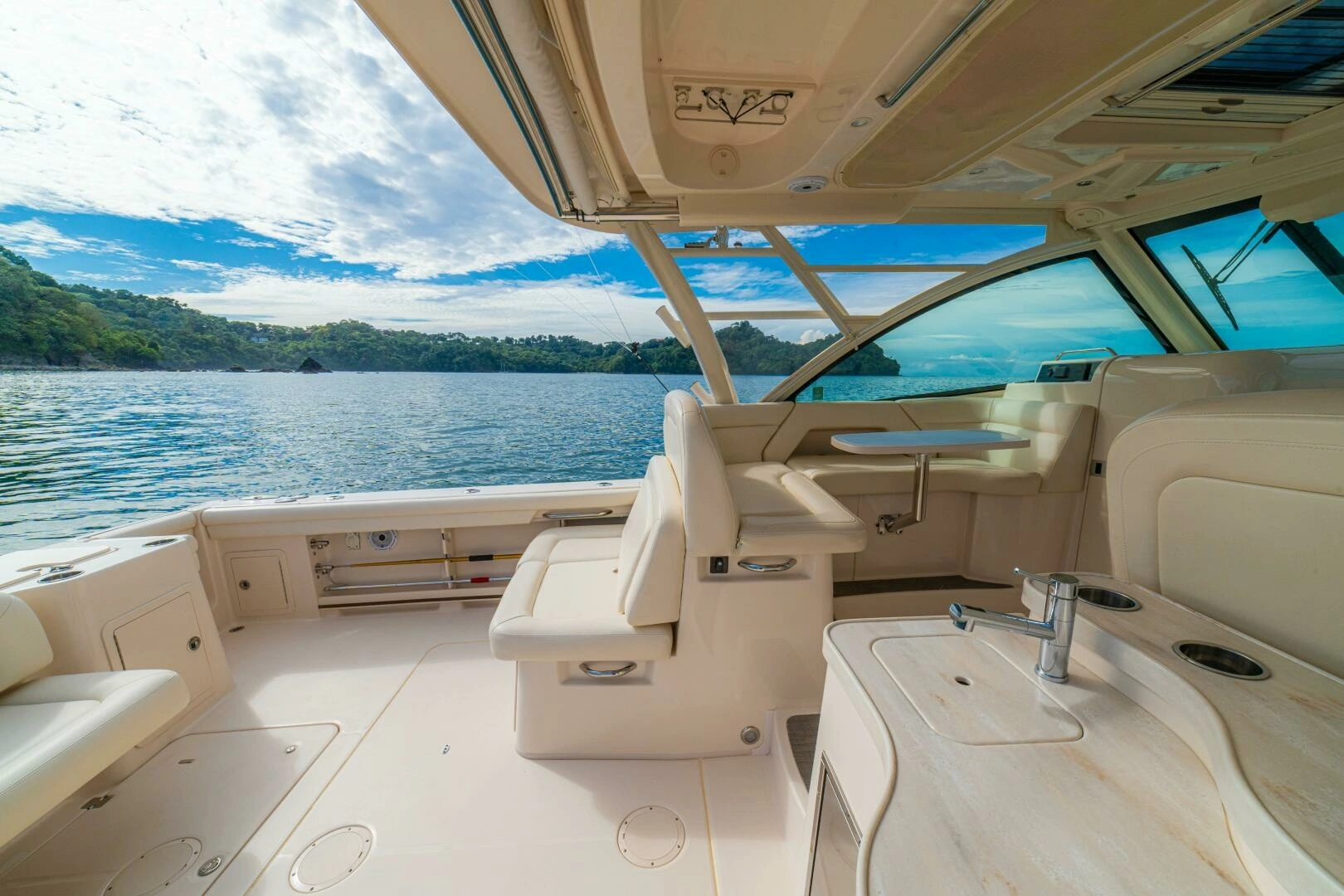 2020 Grady-White Freedom 375 - Image 23