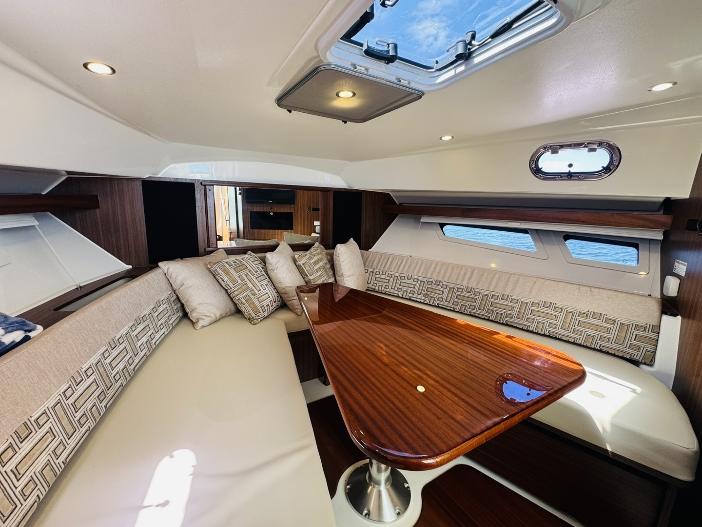 2021 Pursuit OS 355 - Image 40
