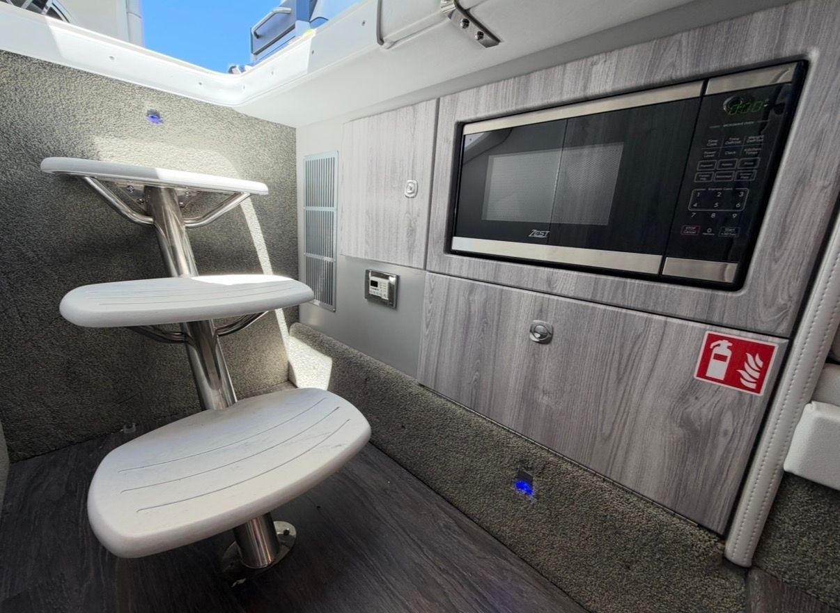2025 Formula 330 Crossover Bowrider OB - 22