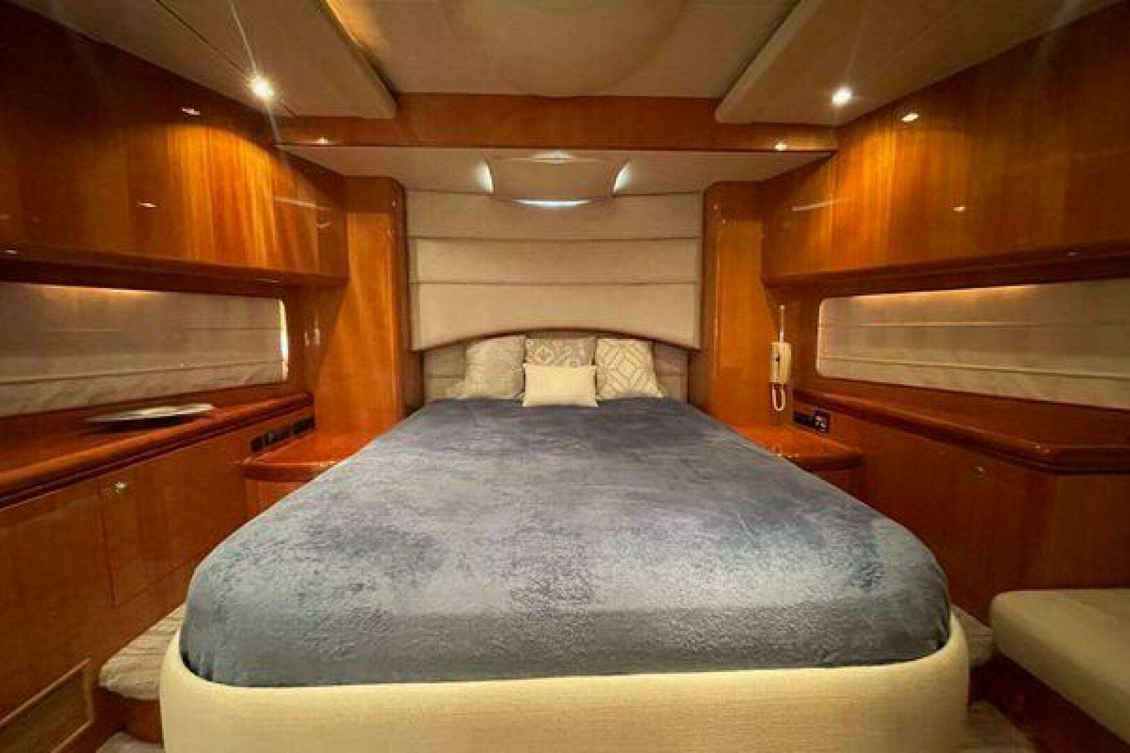 1999 Horizon 70 MY - Image 21