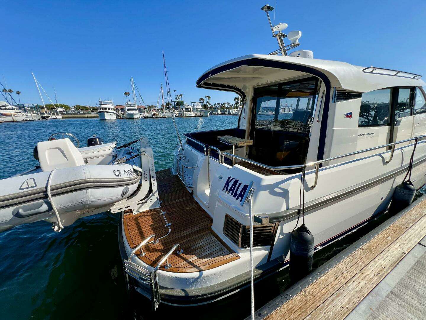 2018 Nimbus 365 Coupe - Image 12