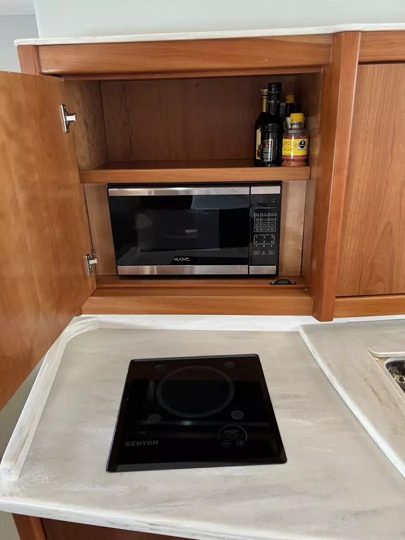 2019 Intrepid 475 Sport Yacht - Image 20