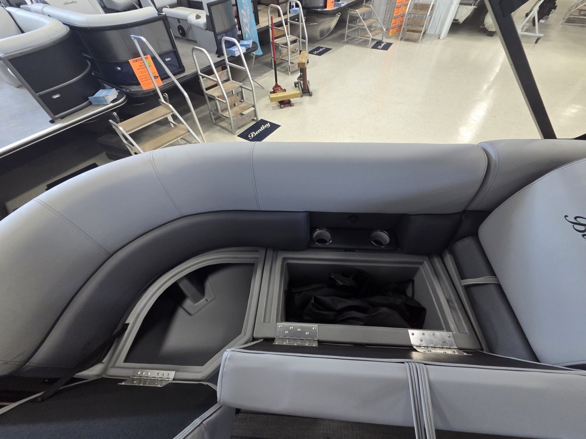 2026 Bentley Pontoons Legacy 223 Navigator - 15