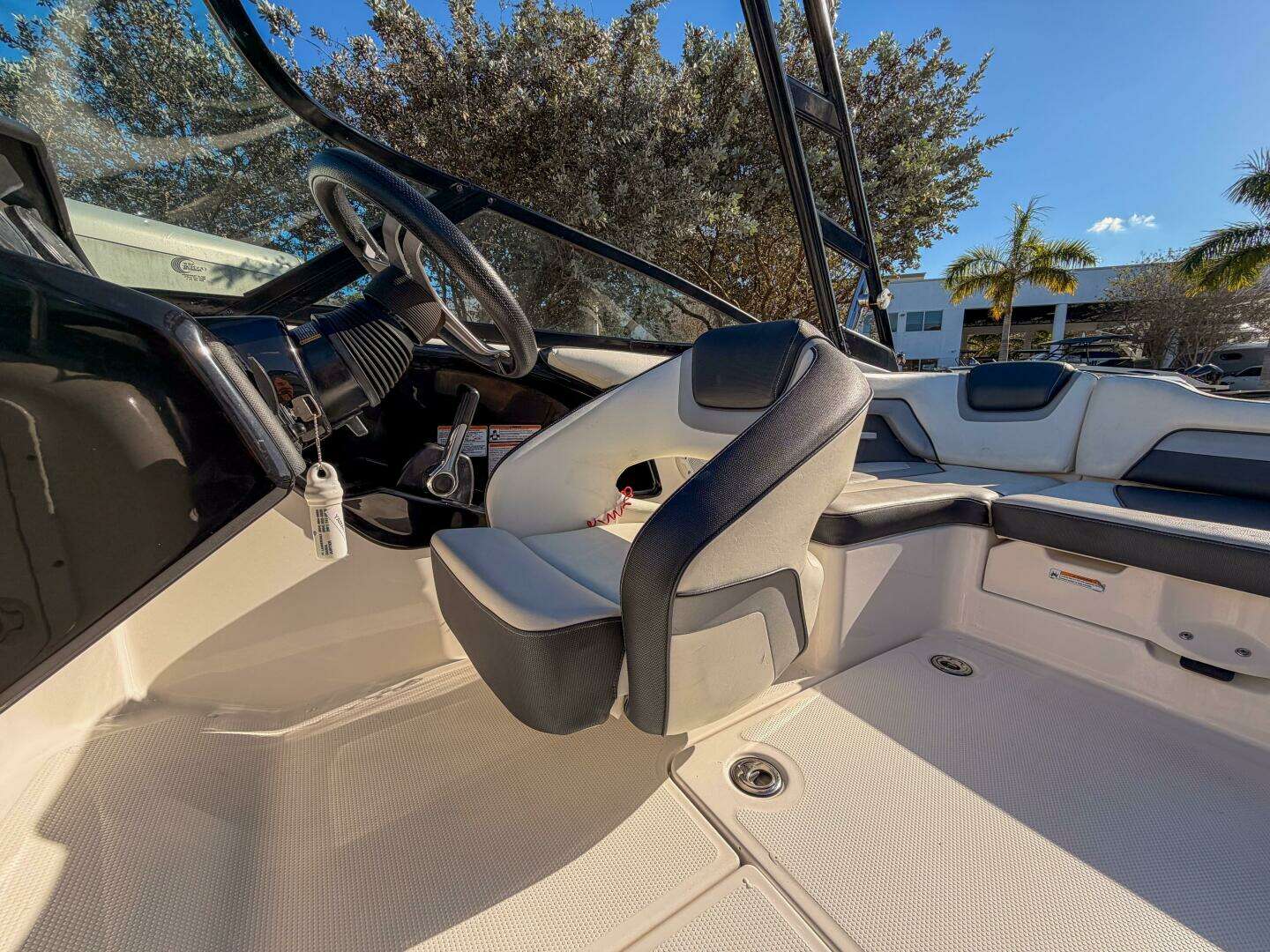 2017 Yamaha Boats AR195 - Image 15