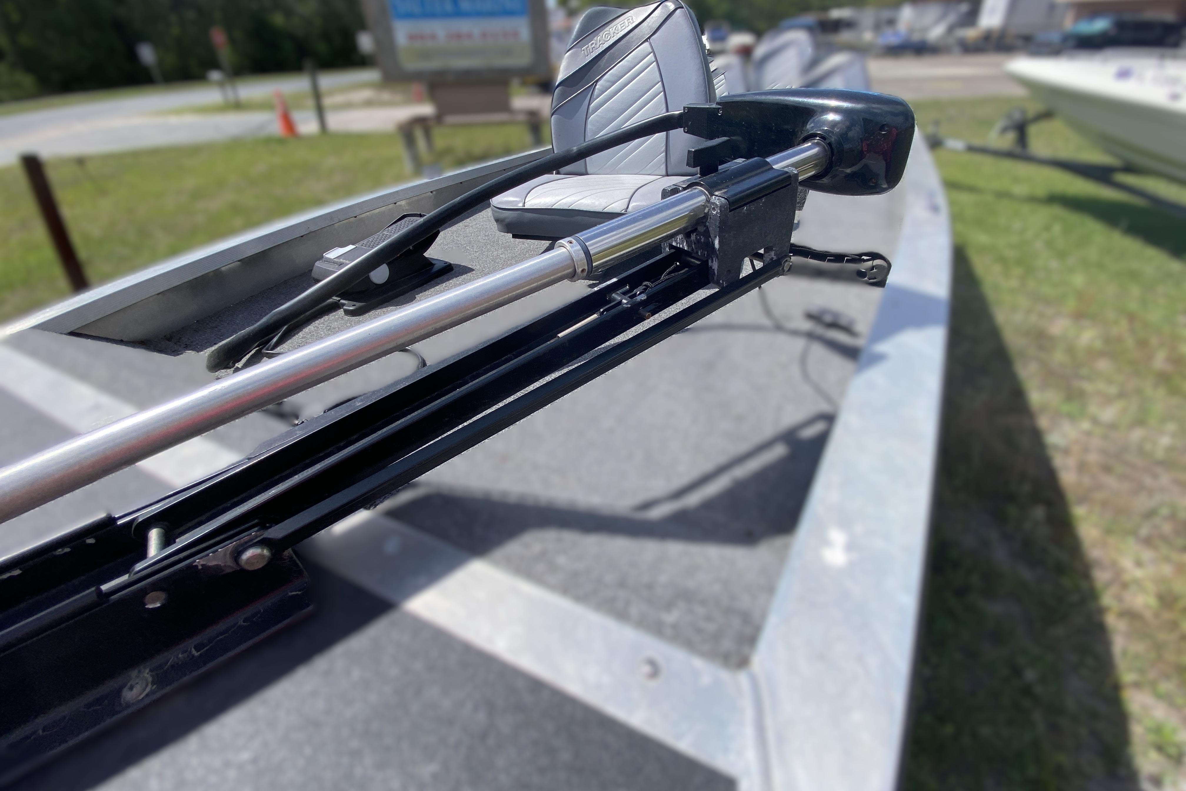 1994 Tracker Pro Guide V-17 SC boat with trolling motor on deck.