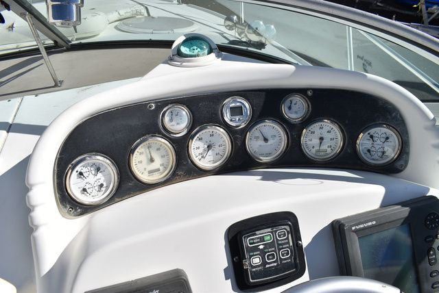 2005 Larson Cabrio 310 - 34