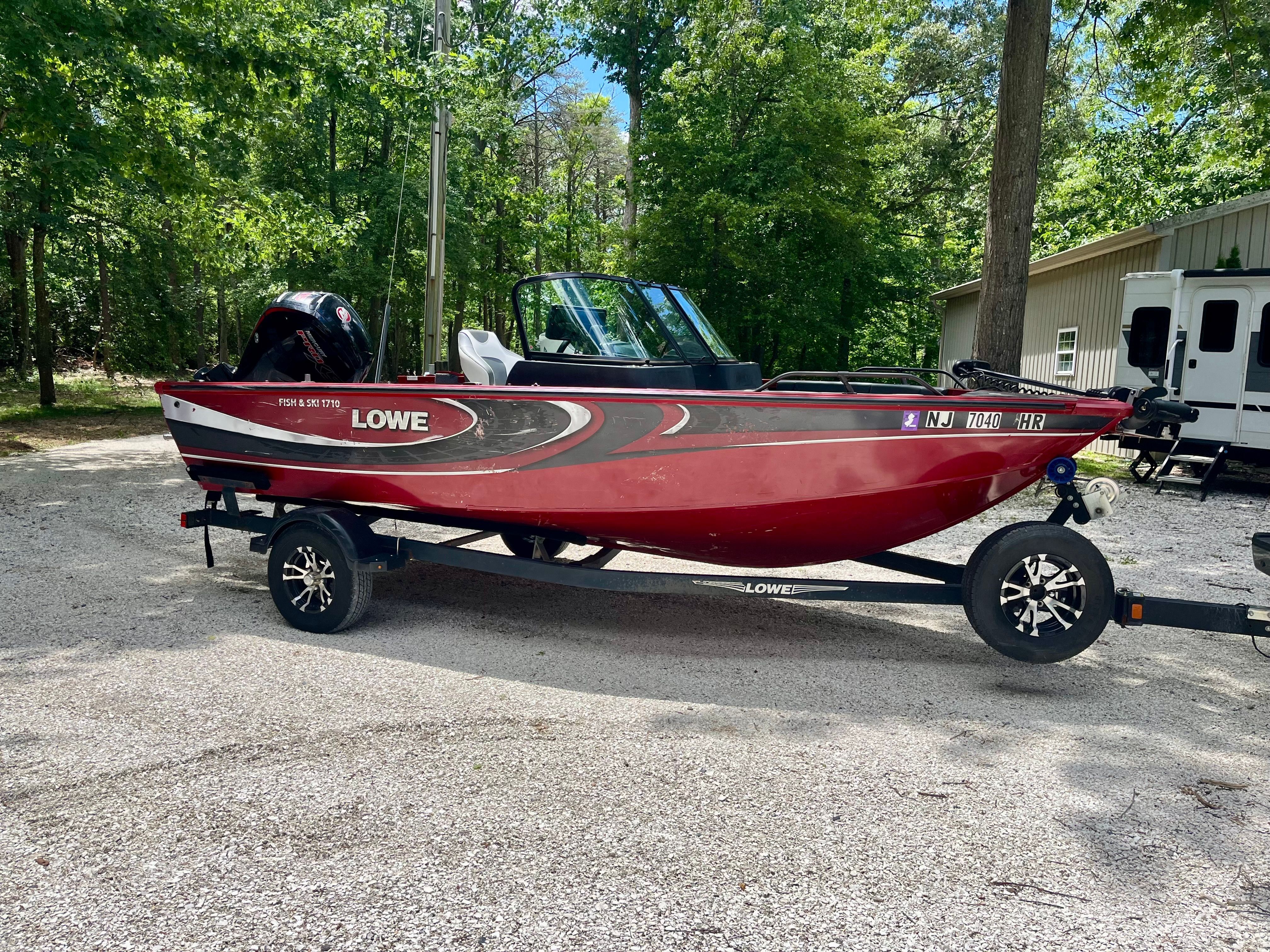 2016 Lowe Fish & Ski 1710