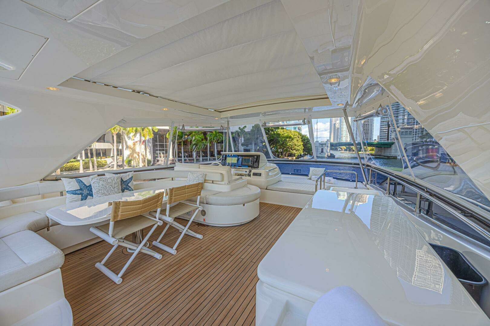 2011 Ferretti Yachts 830 - Image 27