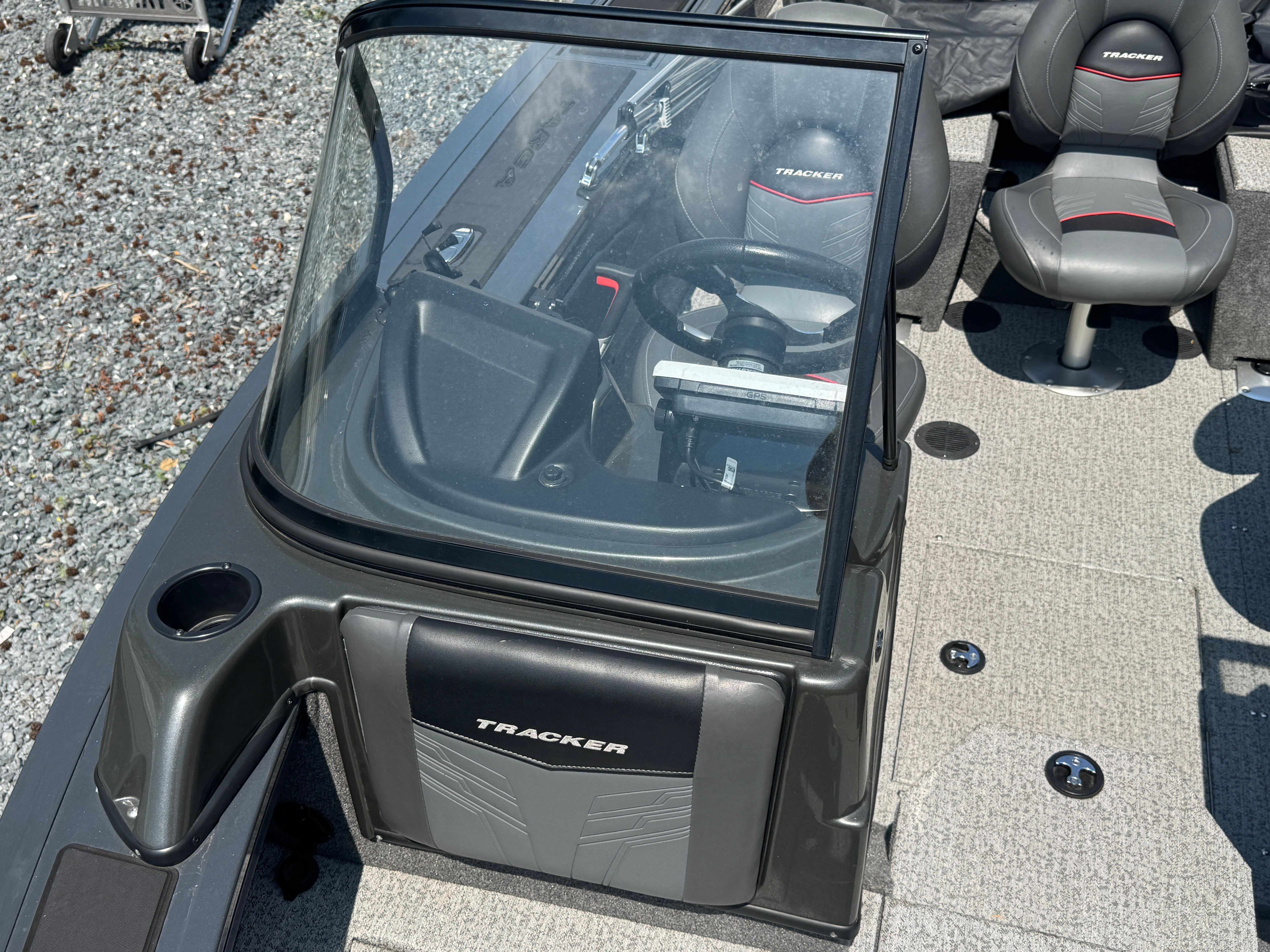 2021 TRACKER TARGA V18 - Image 13