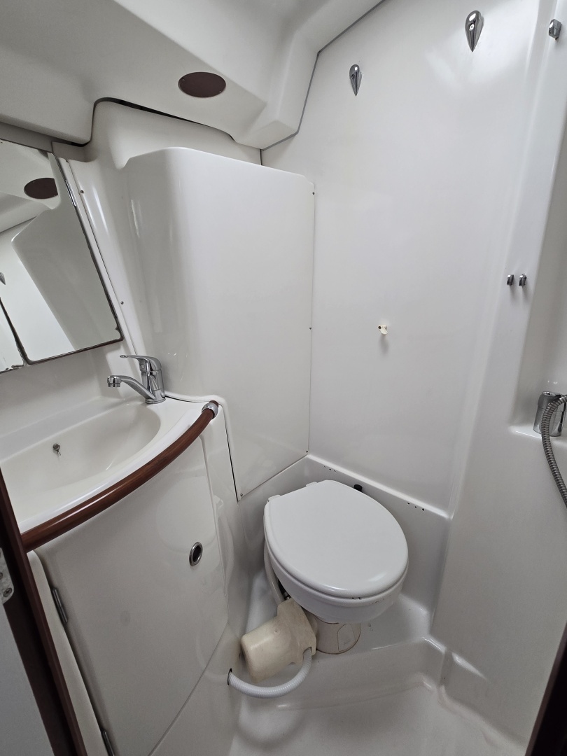 2004 Beneteau 423 - Image 53