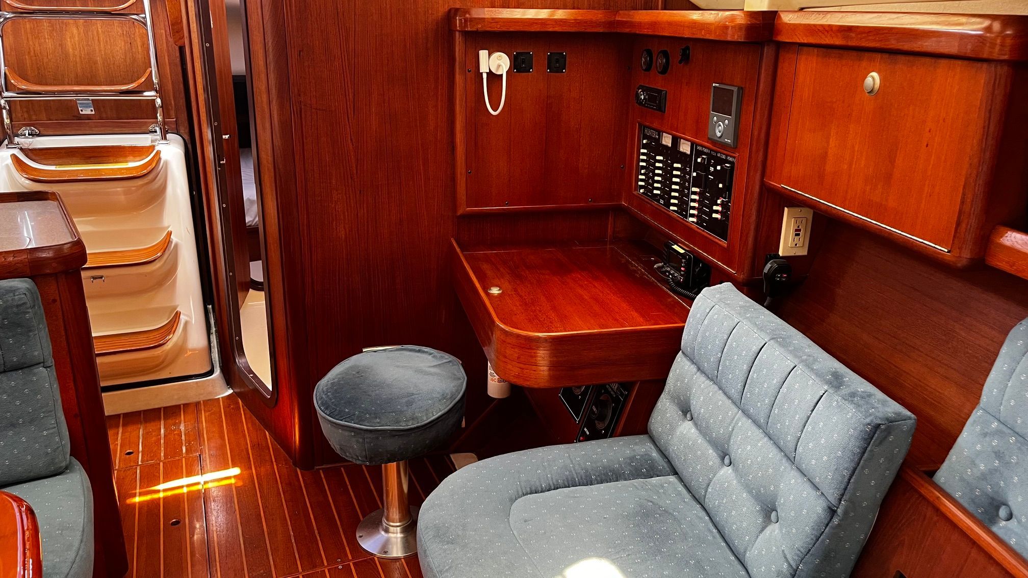 1997 Hunter 376 - 9