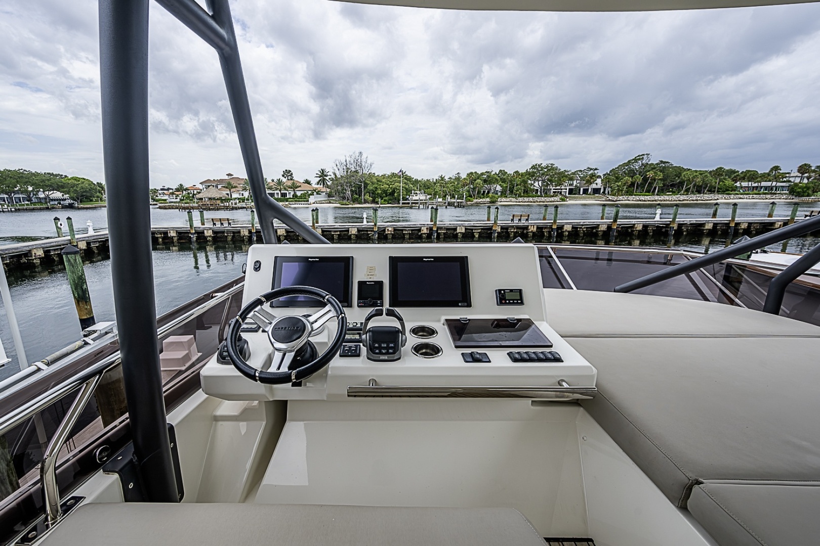 2021 Prestige 520 - Image 10