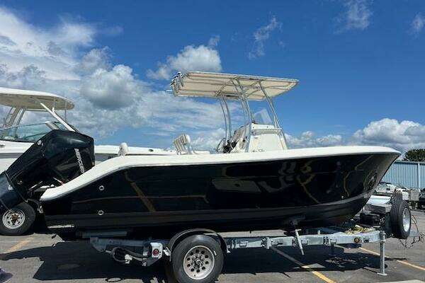 2020 Cobia 237 CC