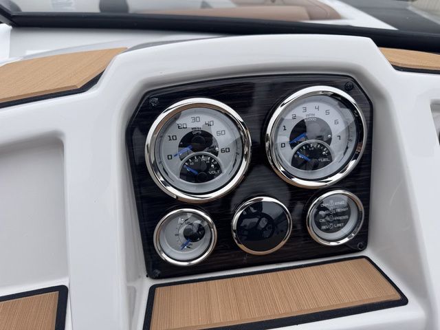 2026 Starcraft SVX 210 DC OB w/200hp and Trailer - 15