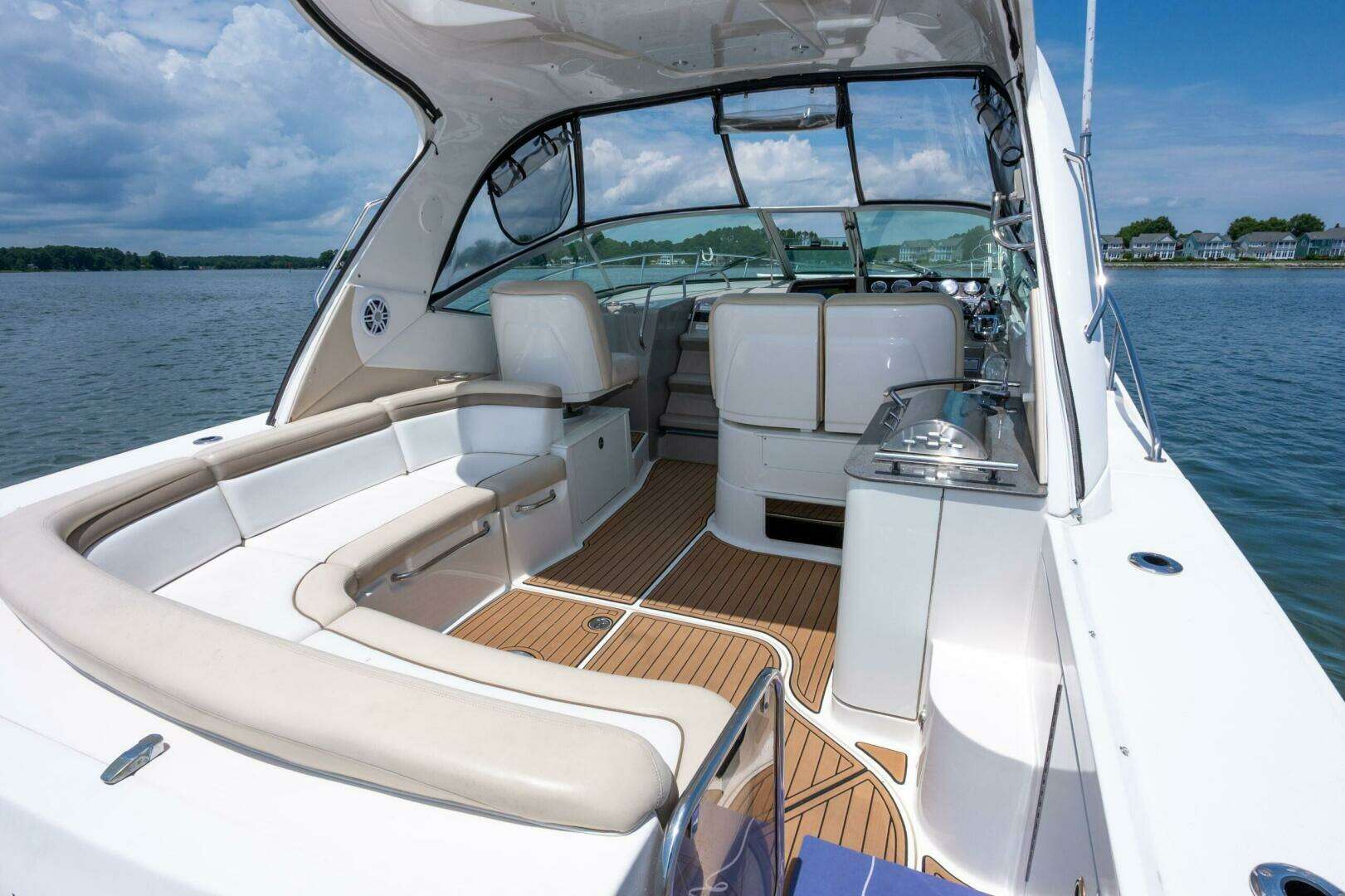 2013 Sea Ray 370 Sundancer - Image 9