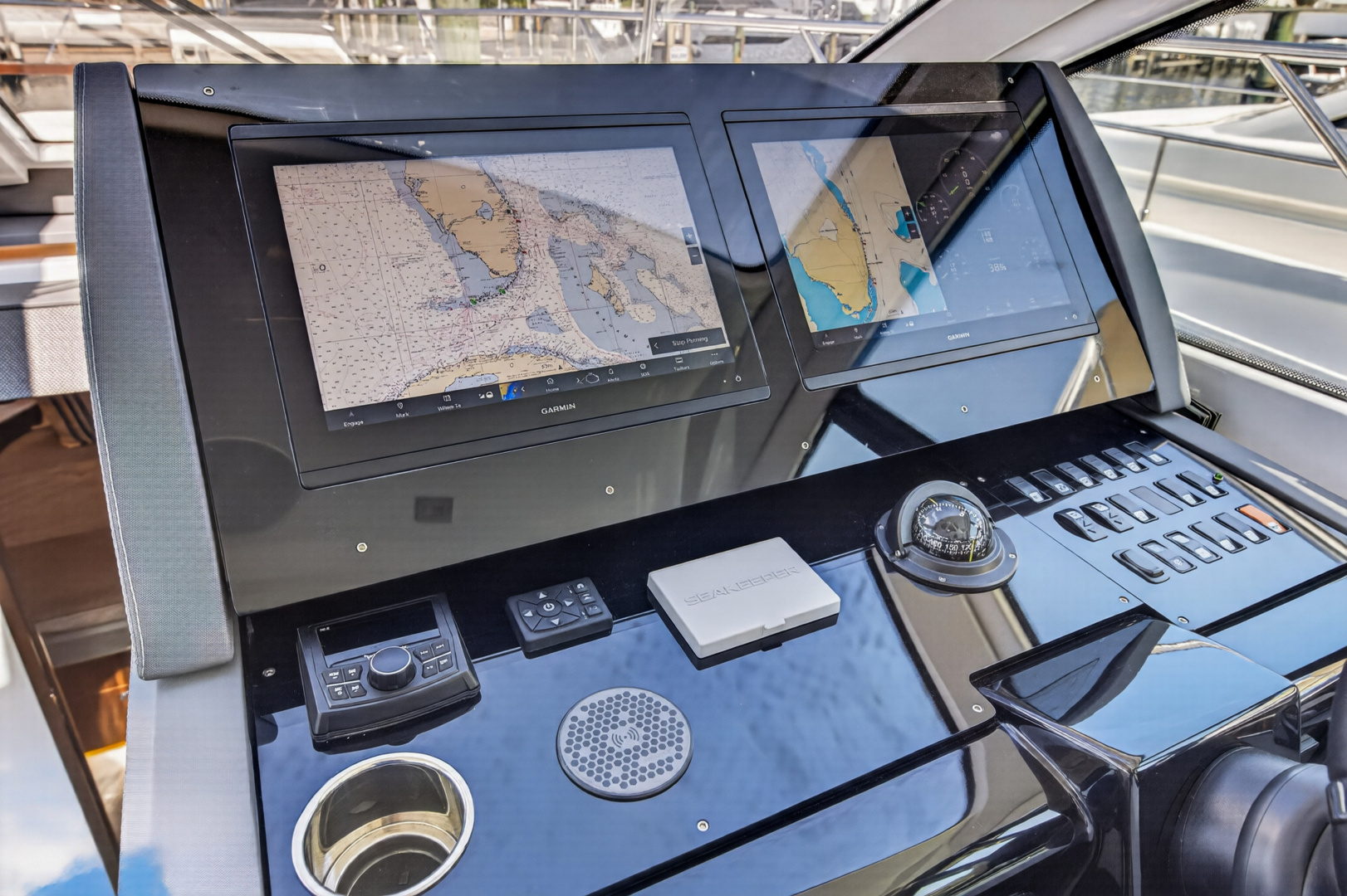 2023 Cruisers Yachts 50 CANTIUS - Image 57