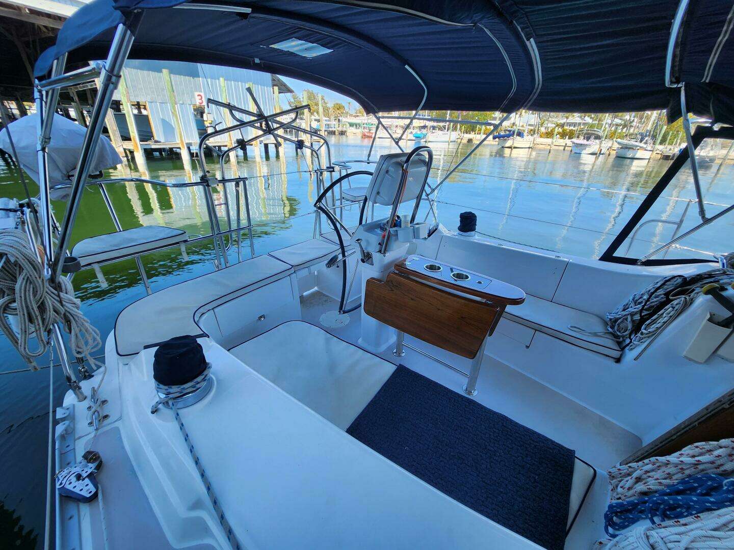 2012 Catalina 355 - Image 10