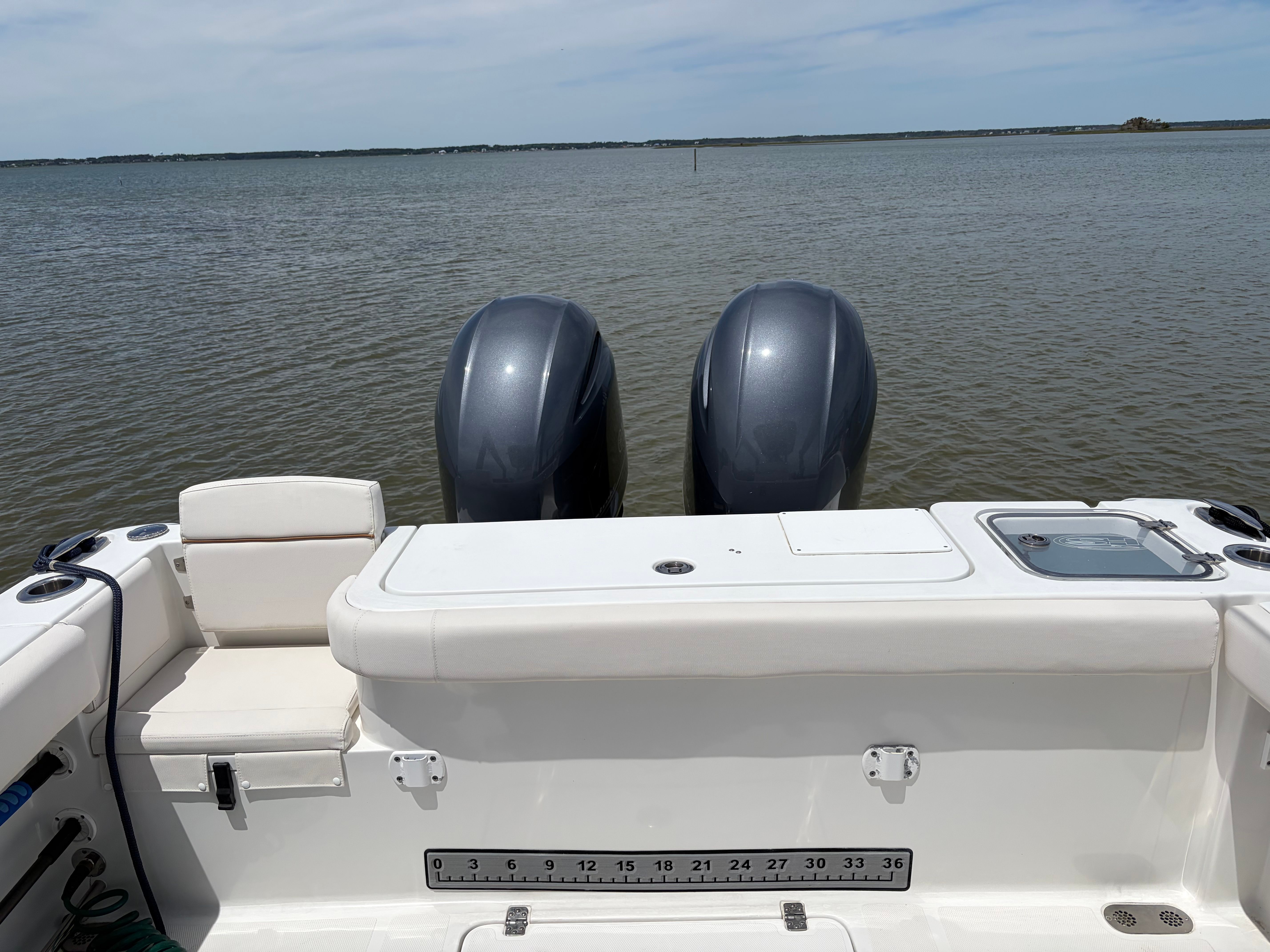 2021 Sea Hunt Gamefish 27 Forward Seating