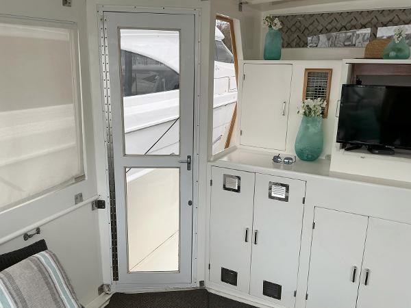 Interior of 2000 Novatec Islander 55 yacht with modern decor and cabinetry.