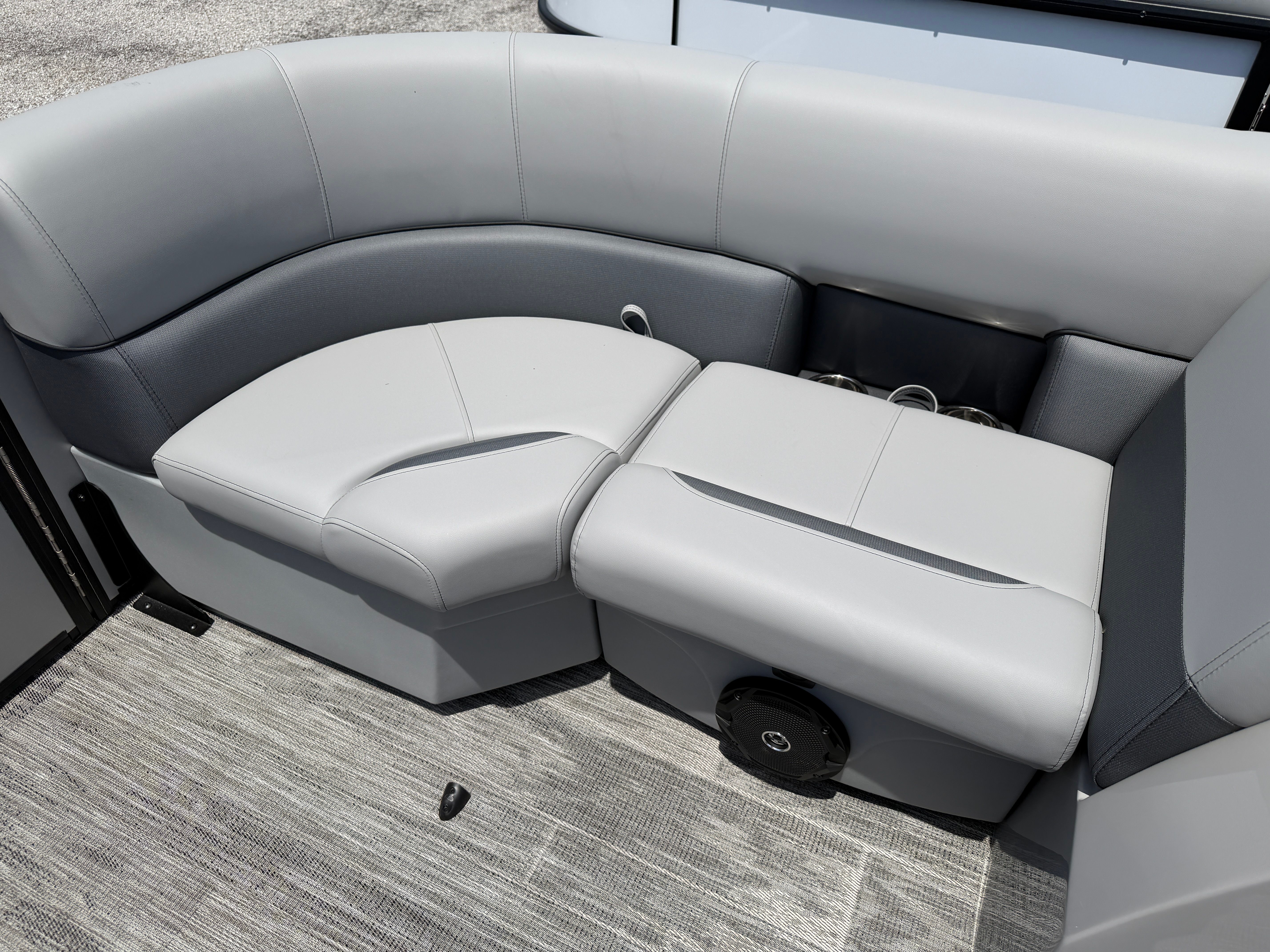 2026 Bentley Pontoons Legacy 200 Cruise - 10