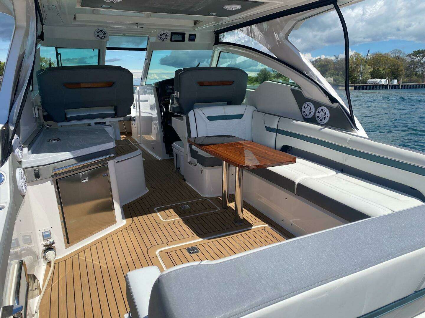 2019 Tiara Yachts 34LX - Image 20