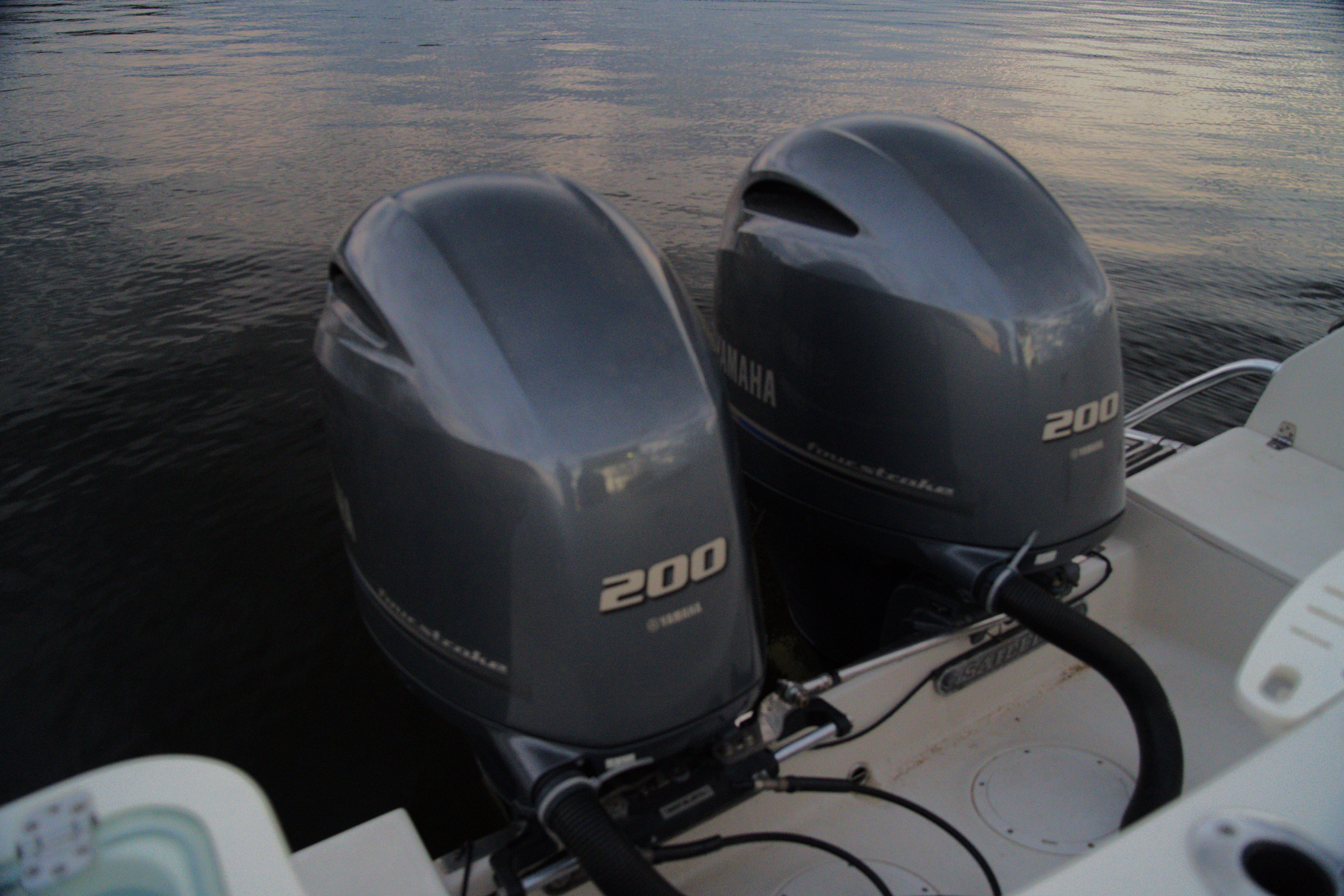 Twin Yamaha 200 outboard engines on a 2020 Sailfish 270 WAC boat.