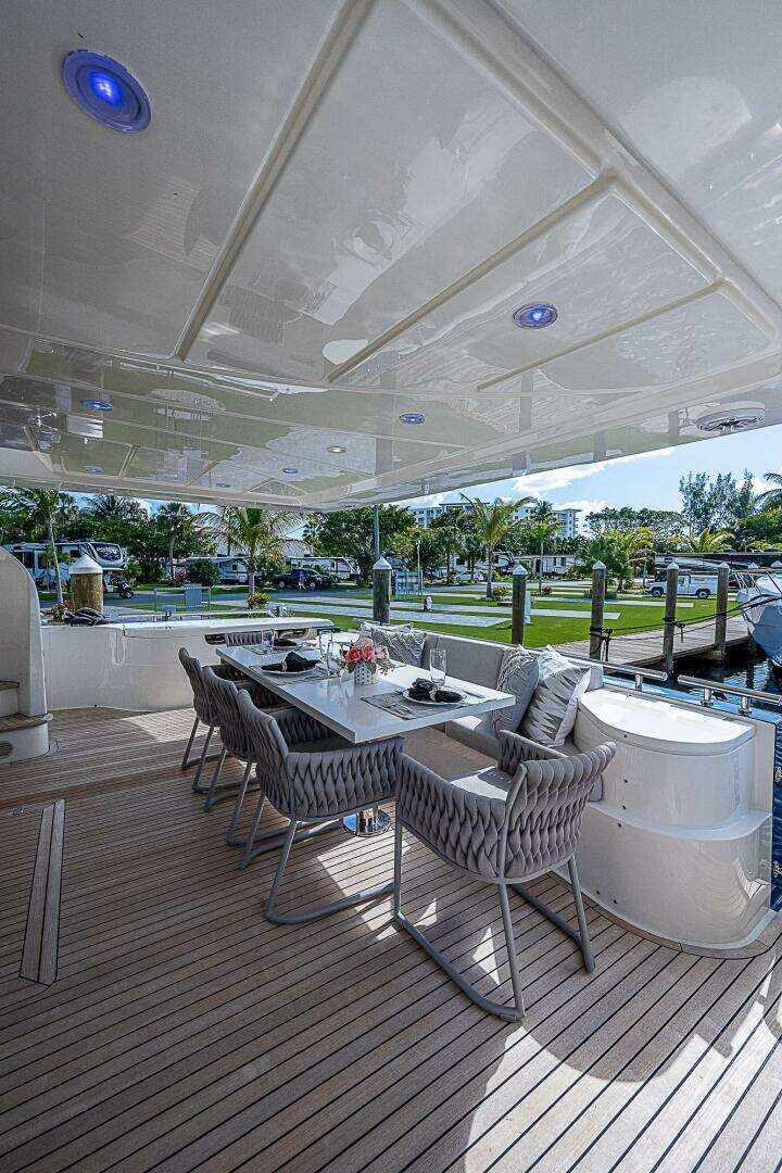 2006 Ferretti Yachts 830 - Image 31