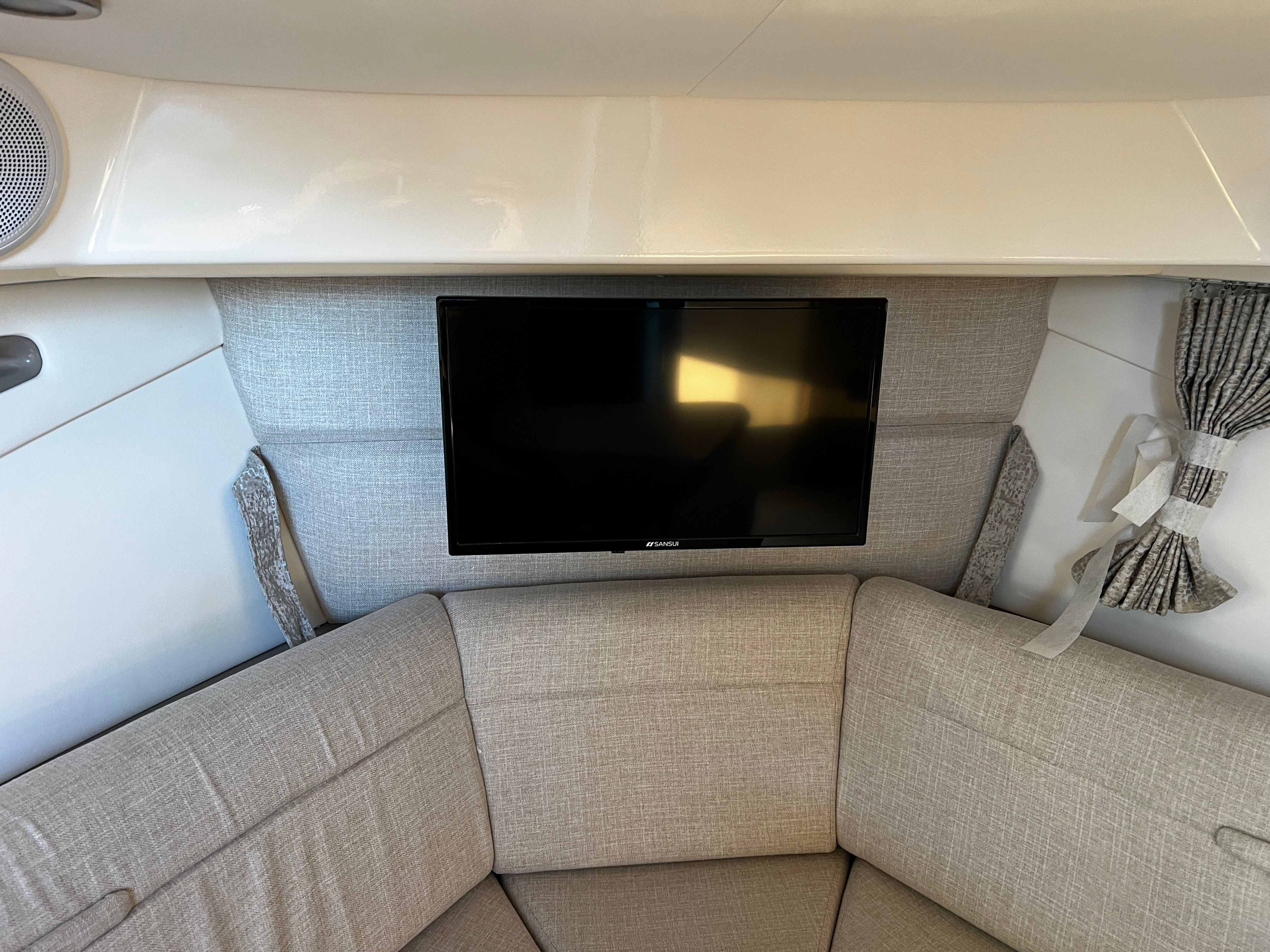 2026 Sea Ray Sundancer 320 Outboard - 33