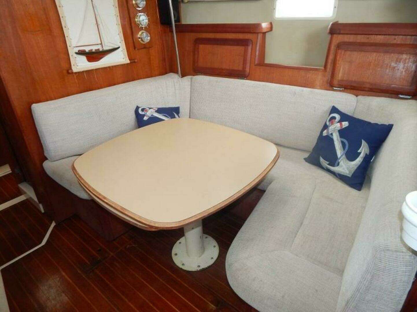 1992 Hunter 33.5 - Image 17