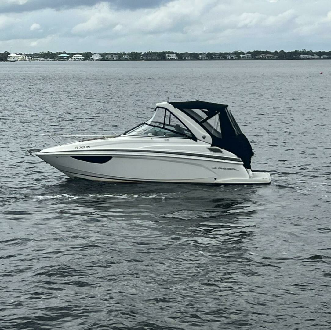 2018 Regal 28 Express - Image 4