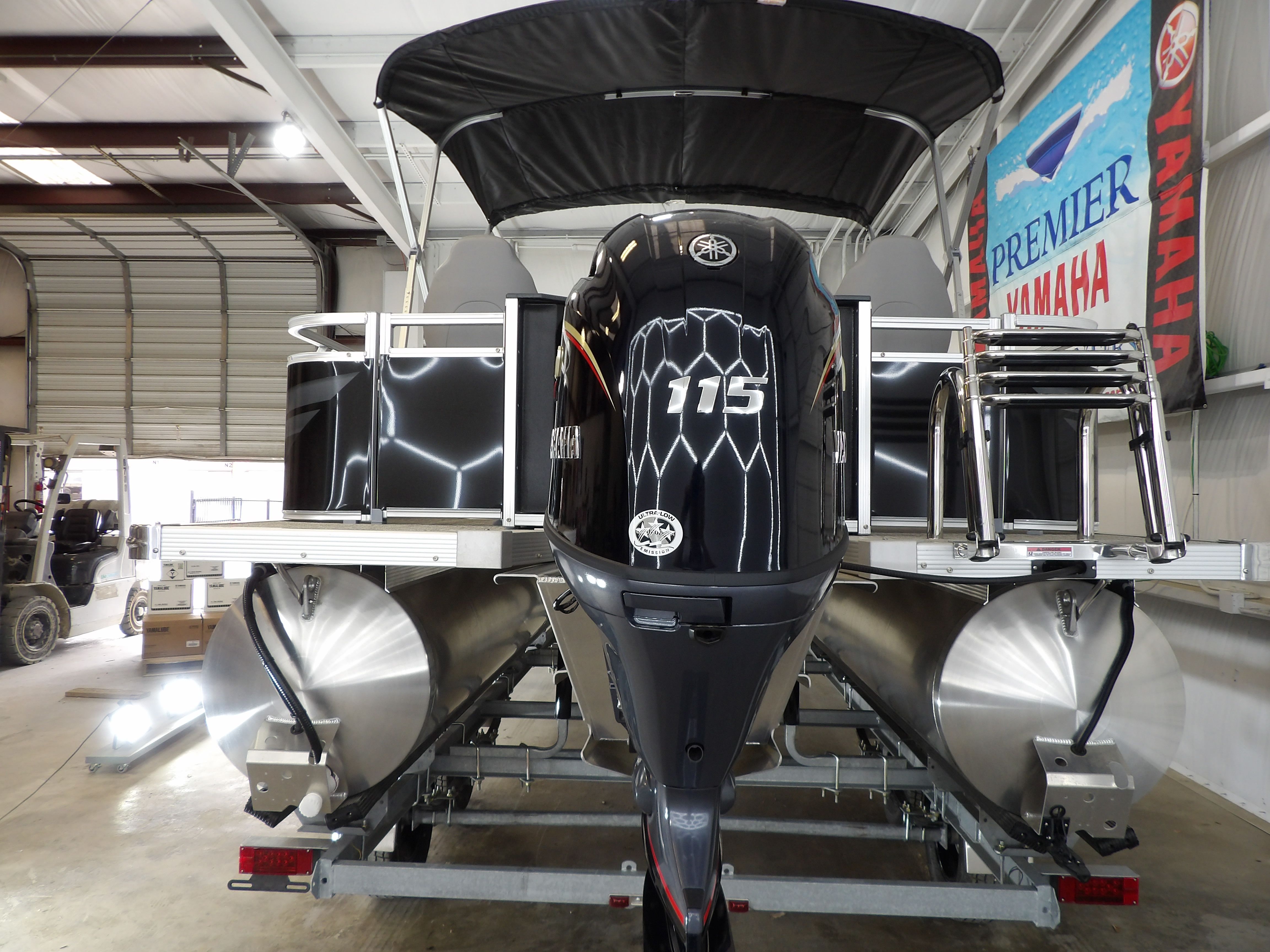 2026 Avalon Venture 85 Rear Fish - 21' - 16