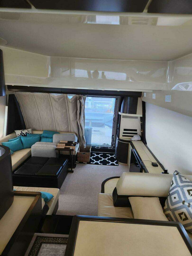 2014 Azimut Flybridge - Image 31