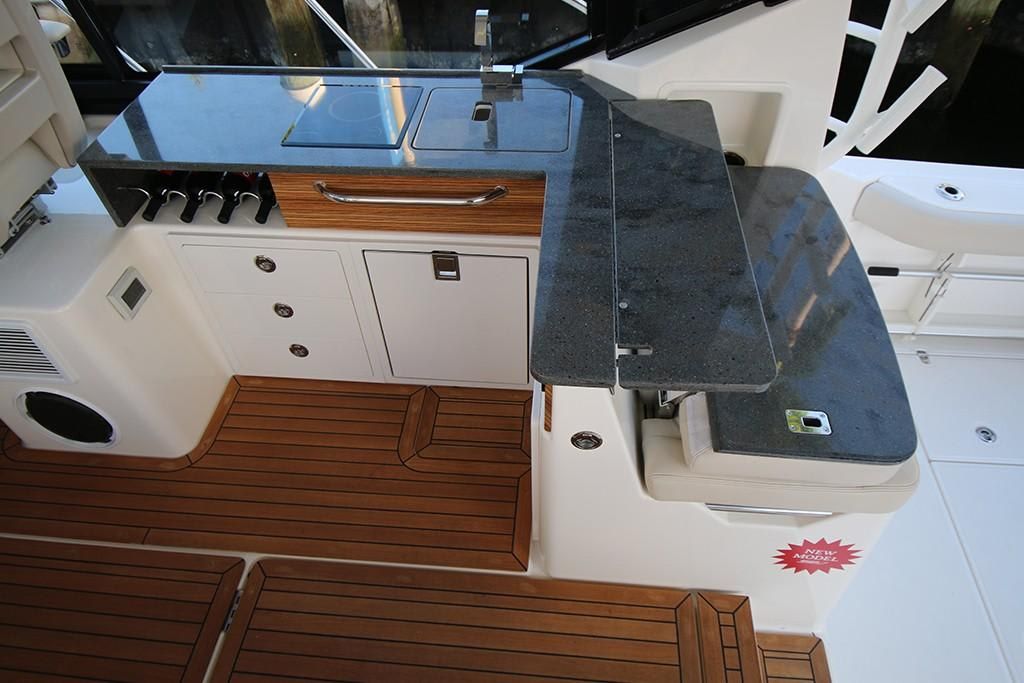 2023-Boston-Whaler-405-Conquest-MarineMax