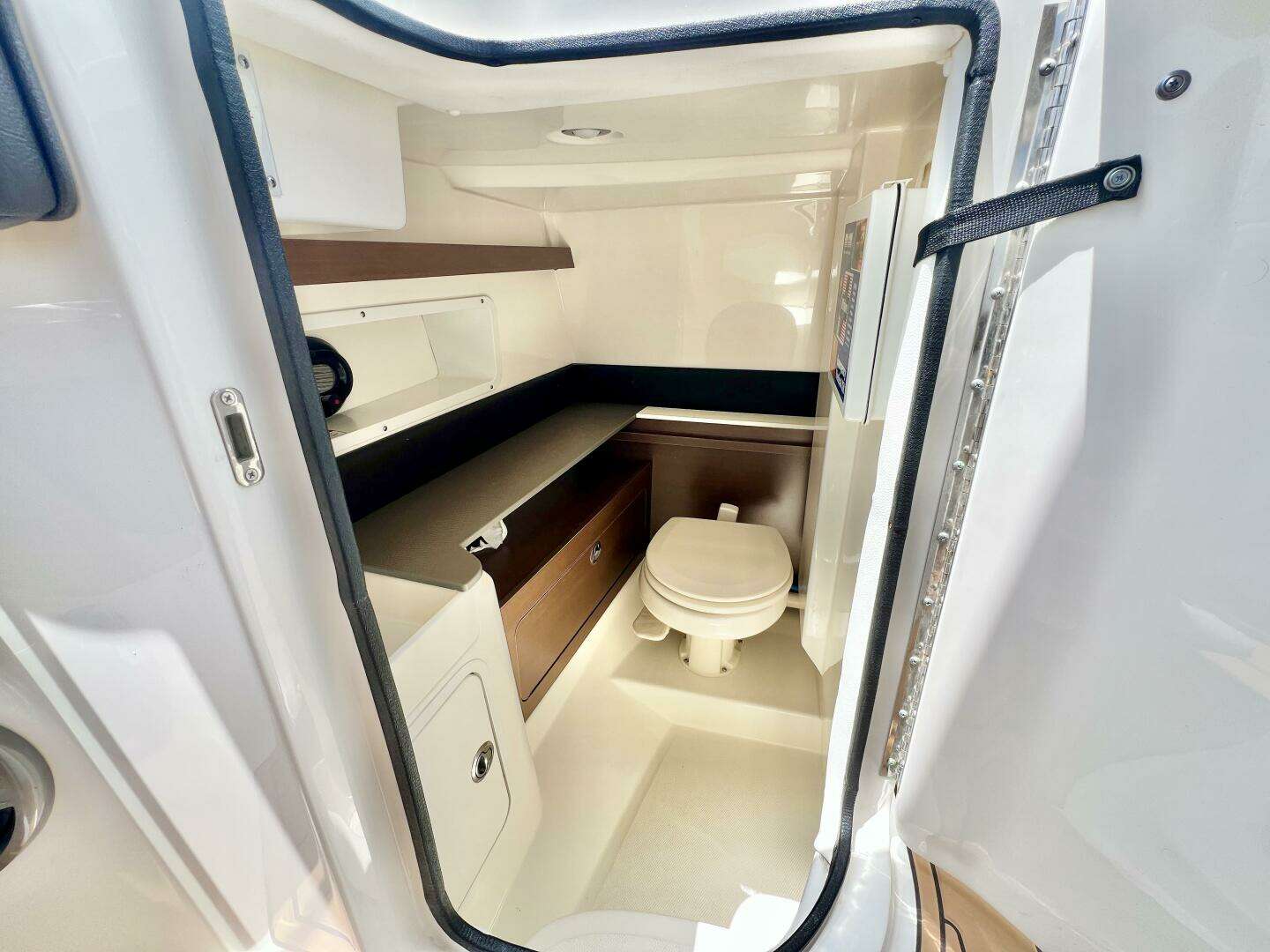 2019 Sea Ray SDX 290 OB - Image 15