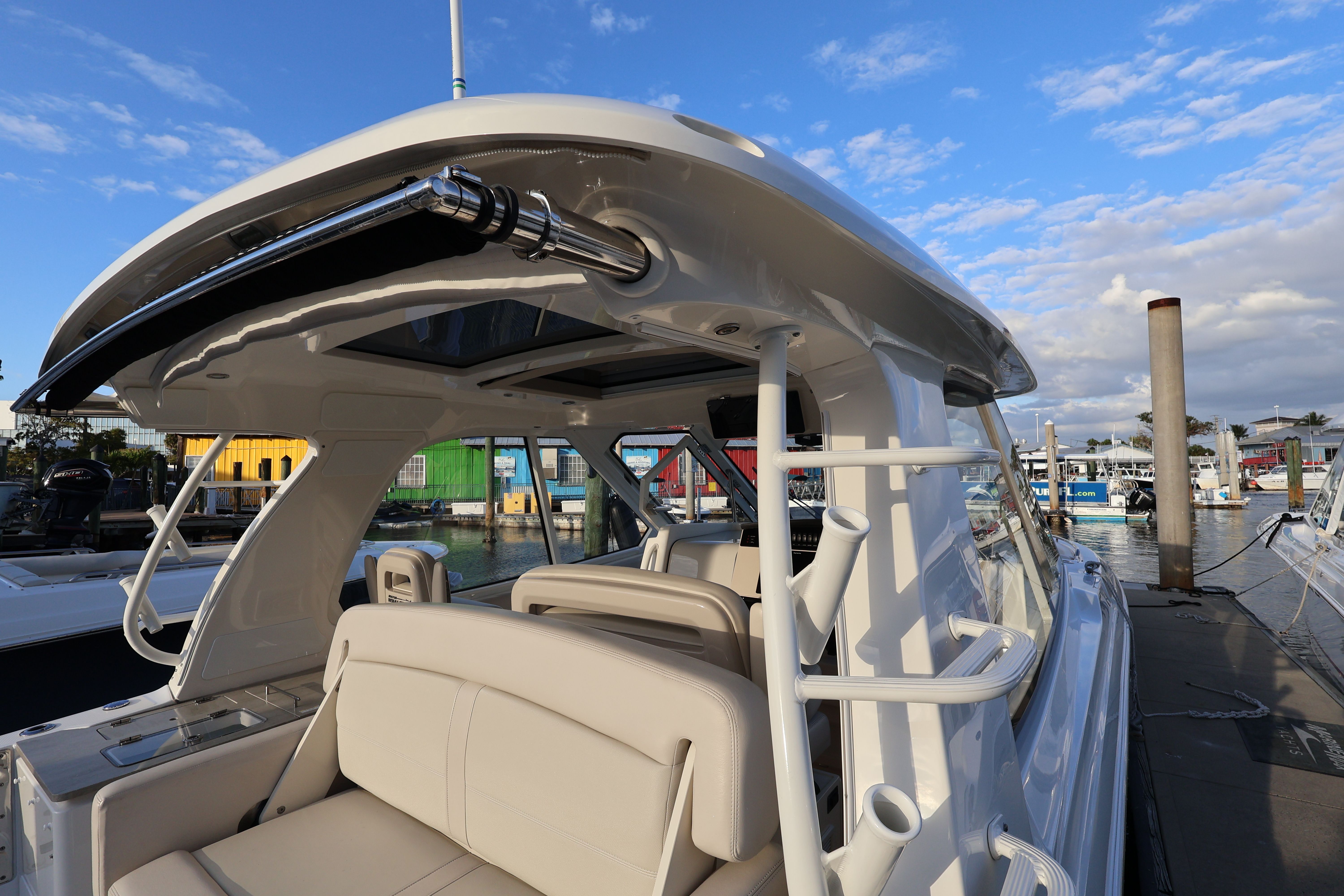 2019 Boston Whaler 380 Realm - 34