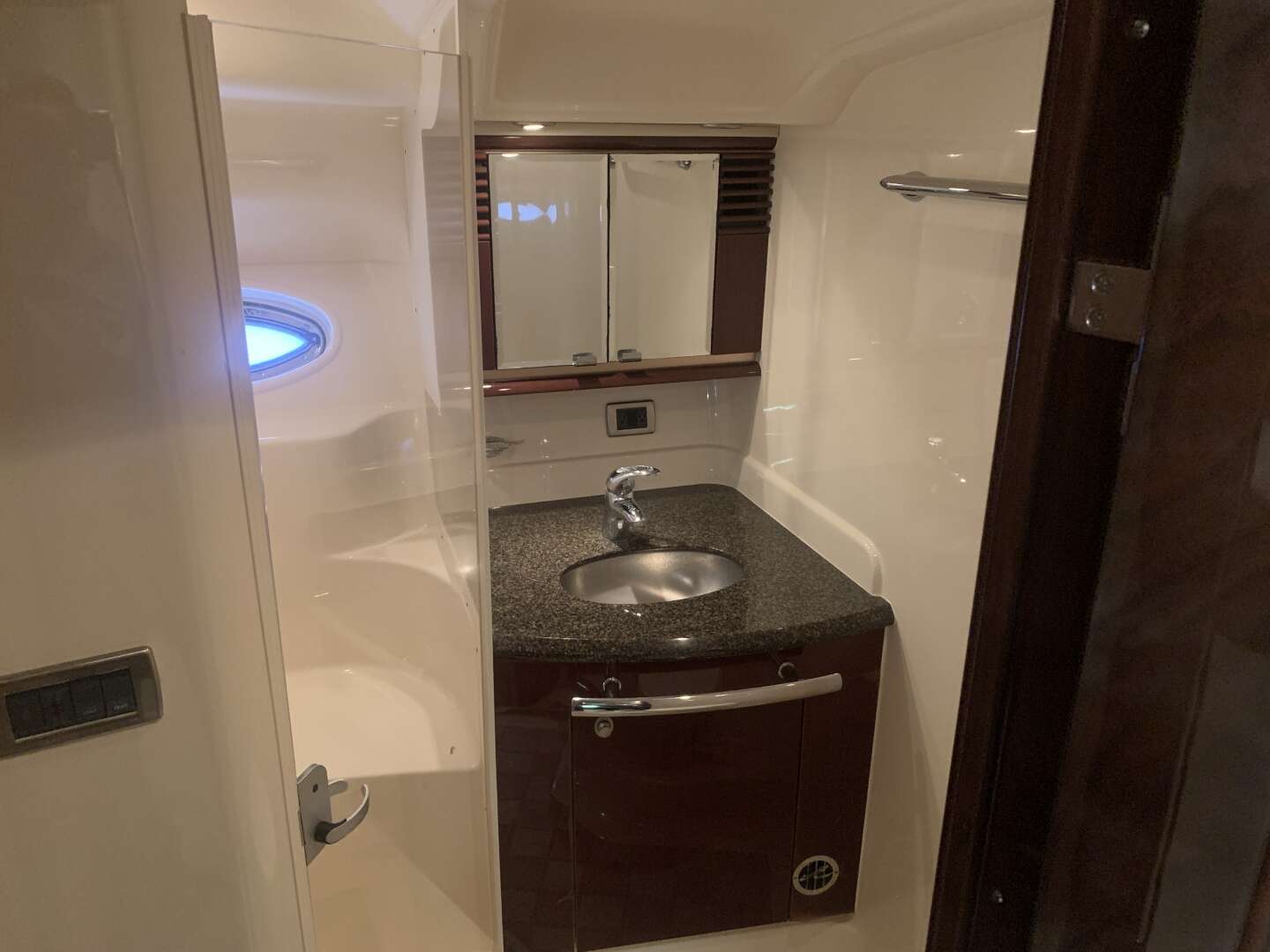 2007 Sea Ray 52 SUNDANCER - Image 65