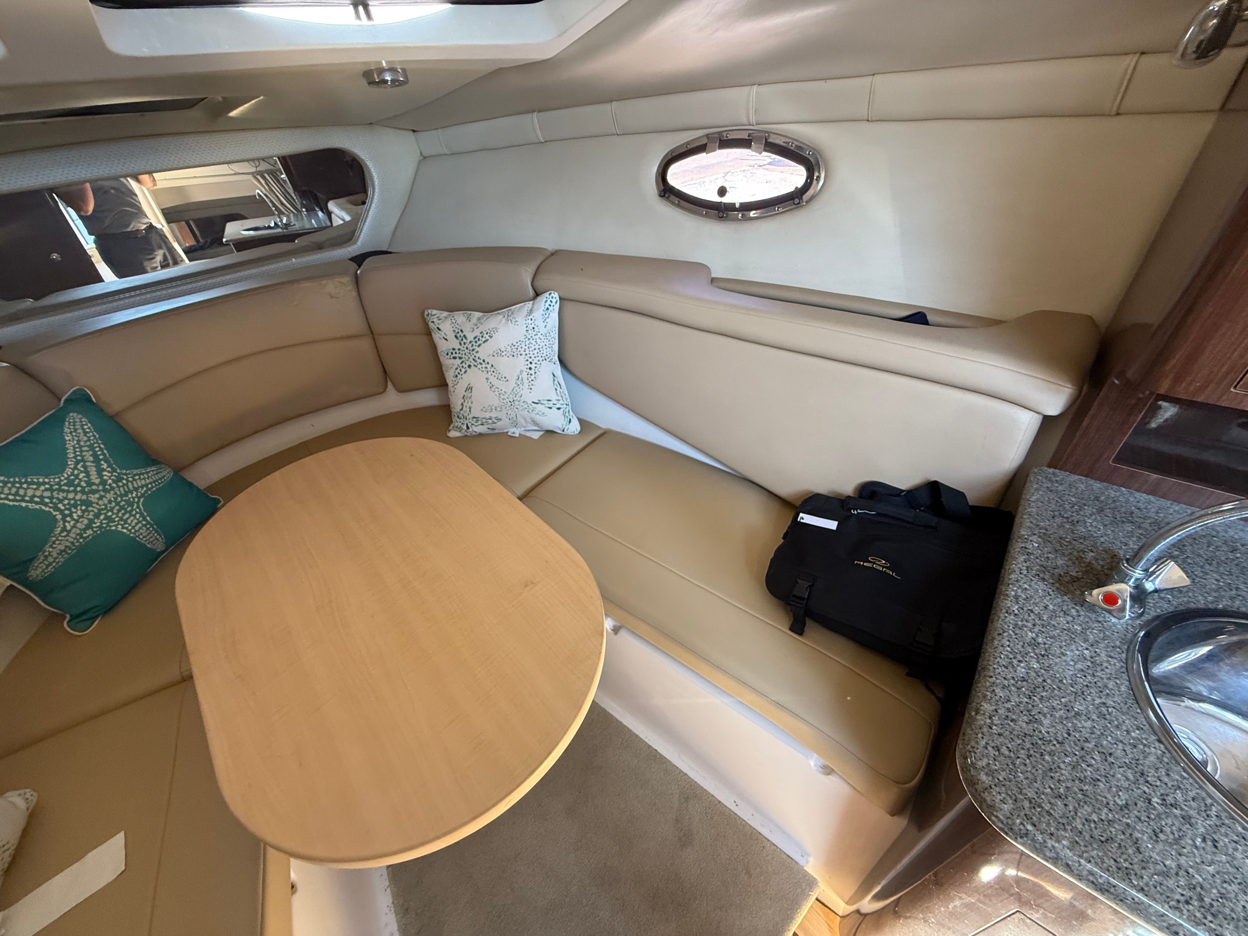 2015 REGAL 30 EXPRESS - Image 28