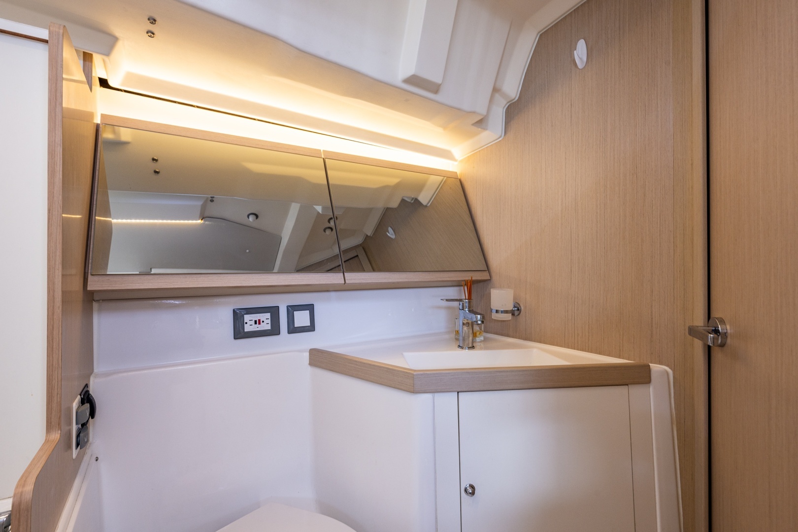 2020 Beneteau Oceanis 46.1 - Image 39