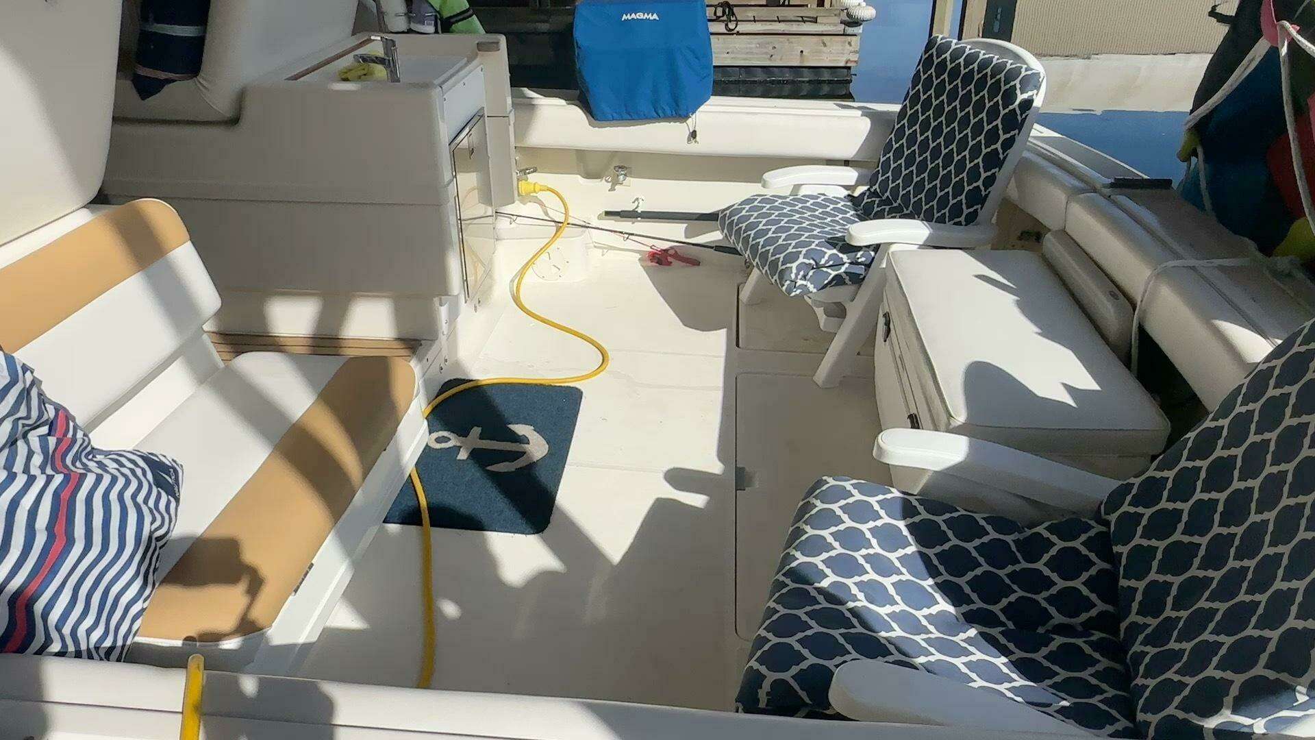 1988 Tiara Yachts 3300 Open - Image 12