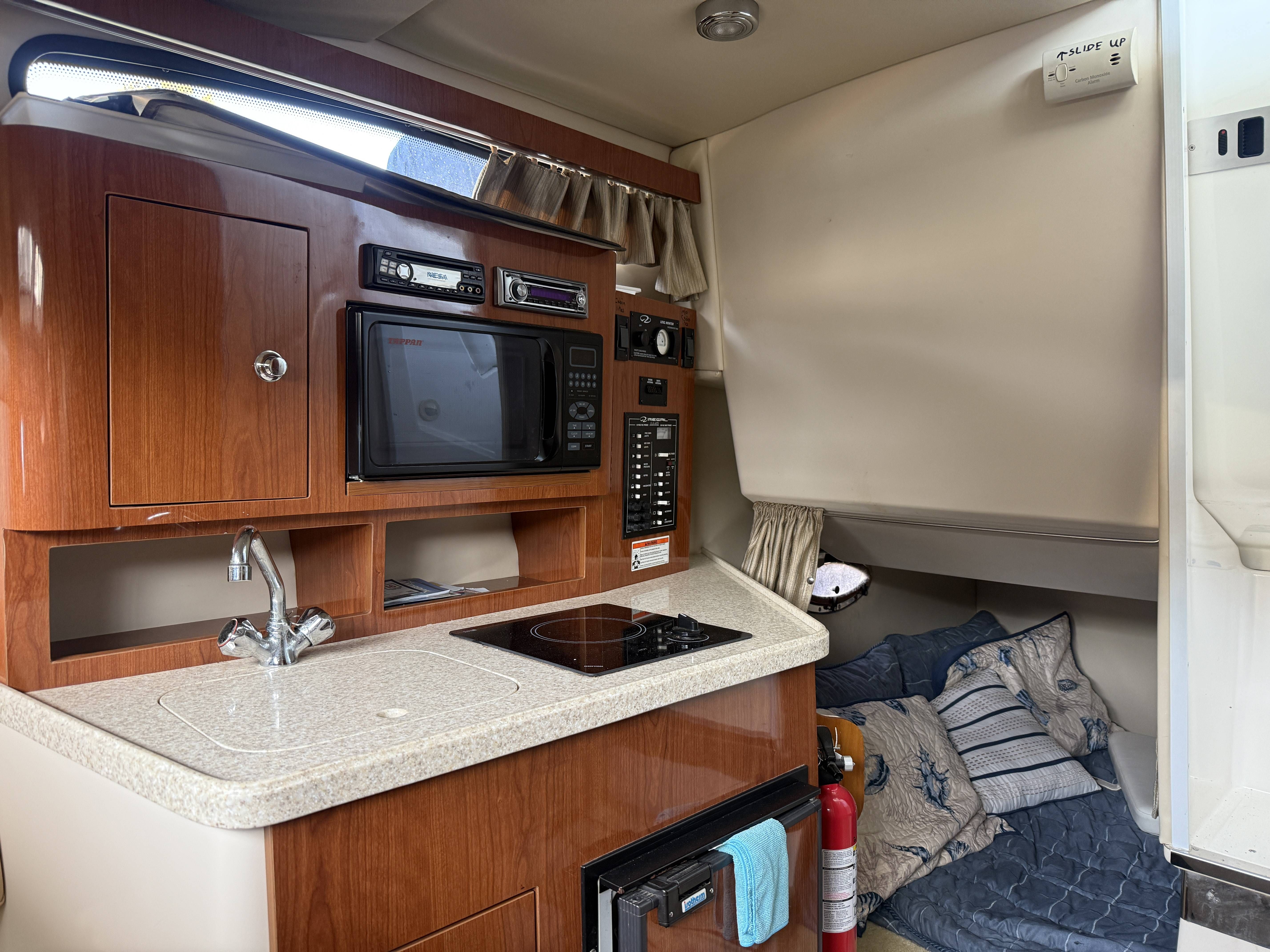 2007 Regal 2565 Window Express - 11