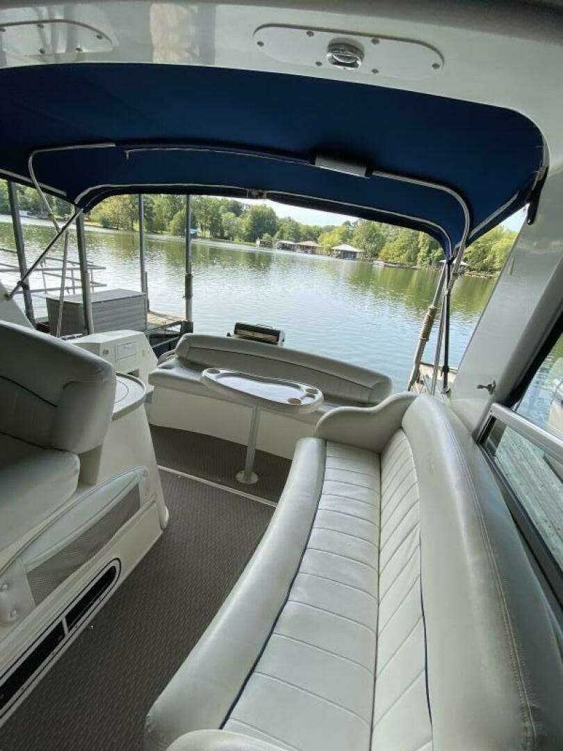 2000 Rinker — - Image 11