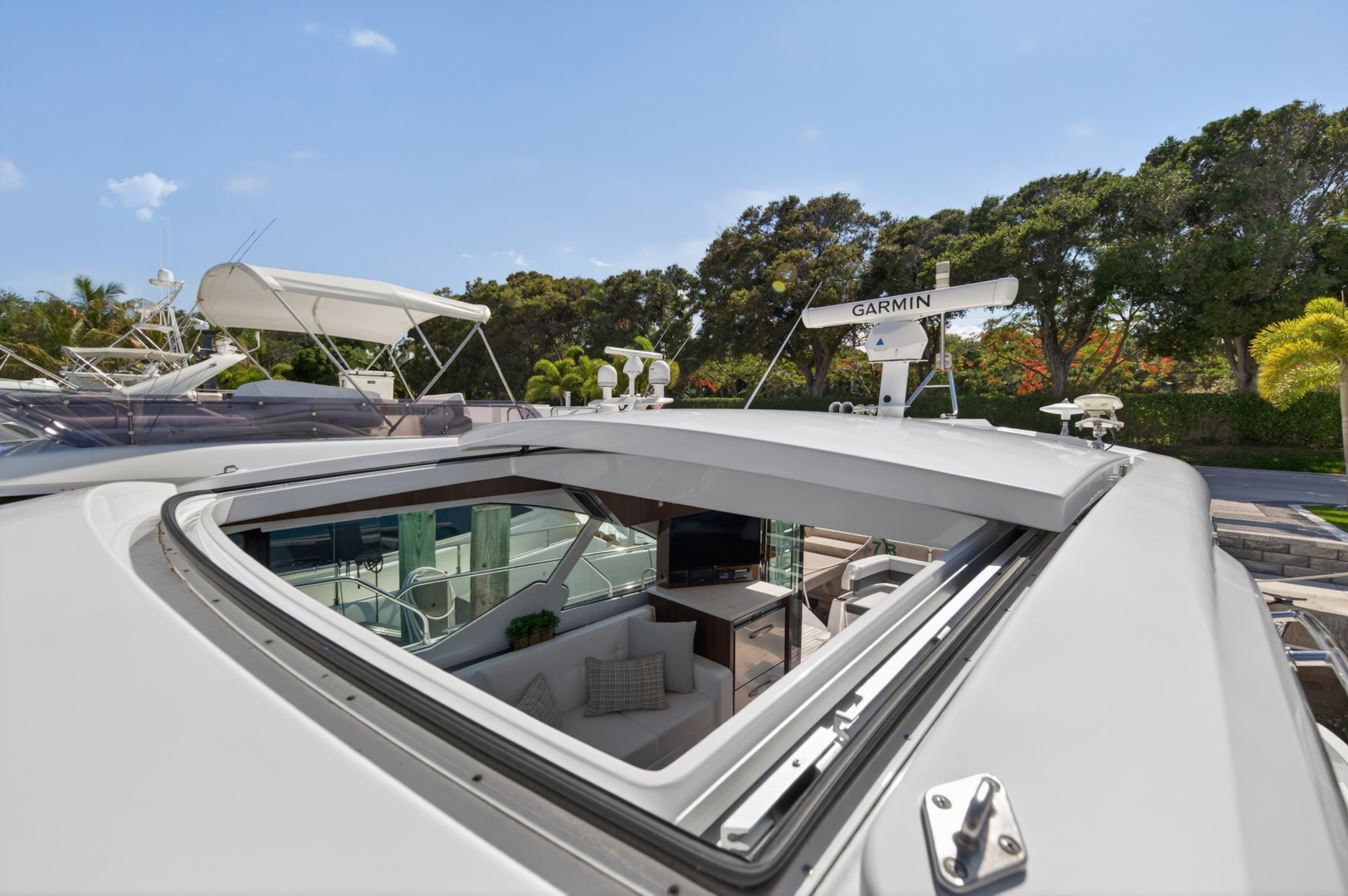 2023 Cruisers Yachts 50 CANTIUS - Image 16