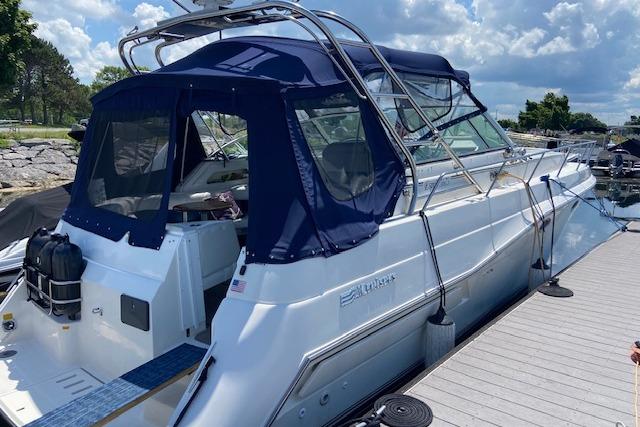 1994 Cruisers Yachts 3675 Esprit