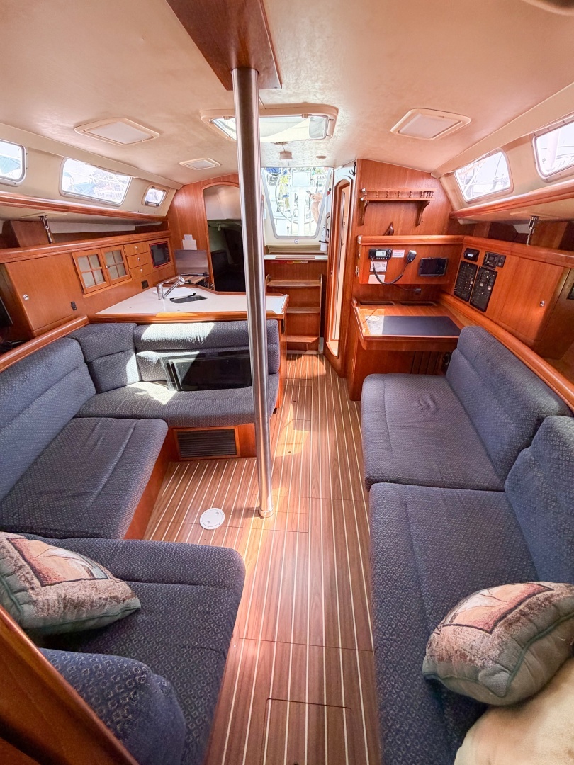 2005 Hunter 36 - Image 71
