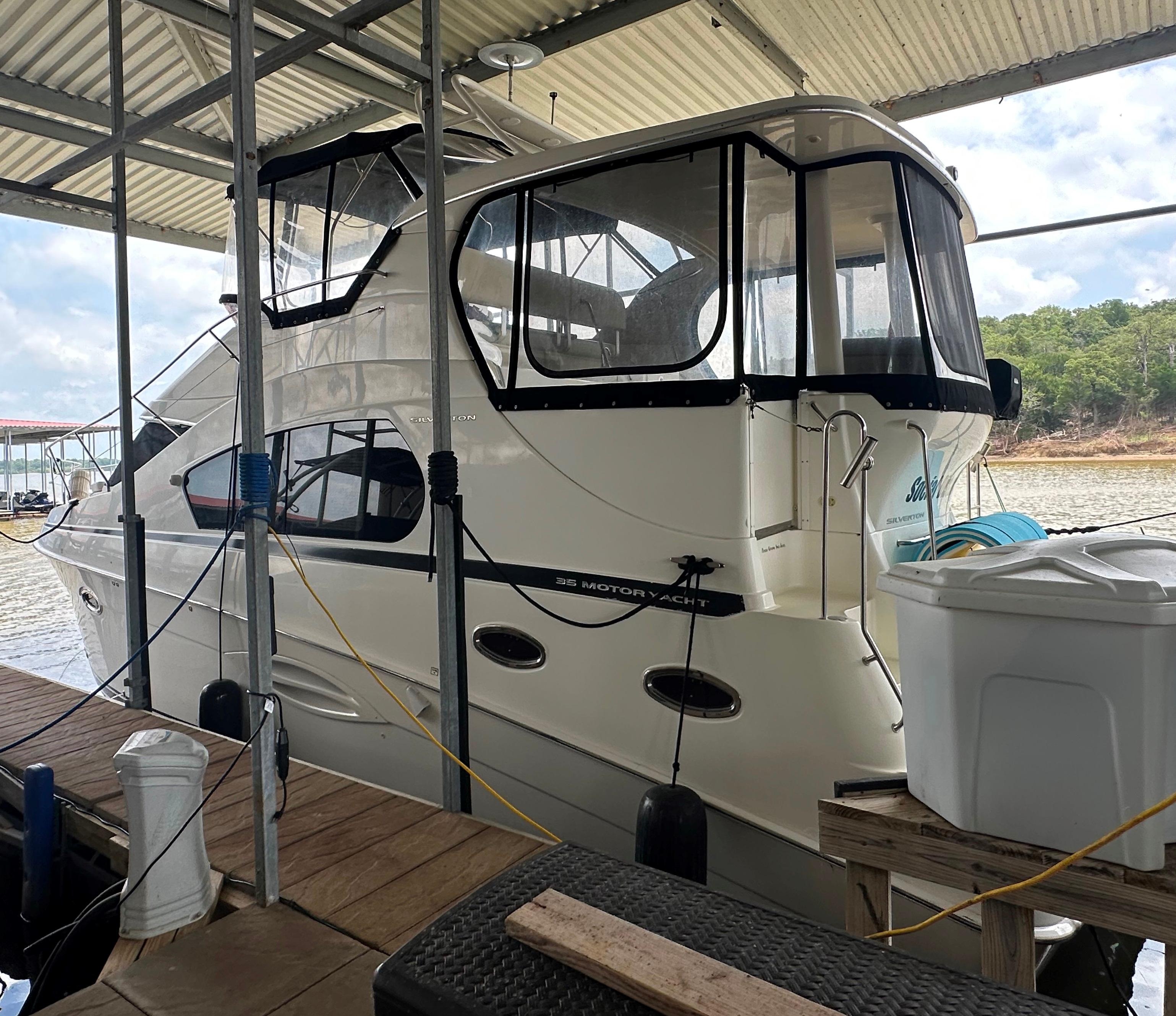 2008 Silverton 35 Motor Yacht